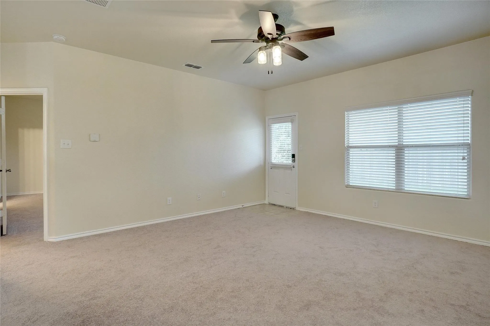 Single Family Residence For Sale in Parker County , 644 River Rock Drive, Azle, Texas 76020, 5 Bedroom, 4 Bathroom, 2 Garage spaces, 2,291 Sqft, built in 2016, mls#21390202, Real Estate Agent in Azle, Homes For Sale in Parker county, Homes For Sale in Azle, Realtor in Azle Texas, Real Estate Brokerage Independent Realty Texas, Luminita Cordes Realtor