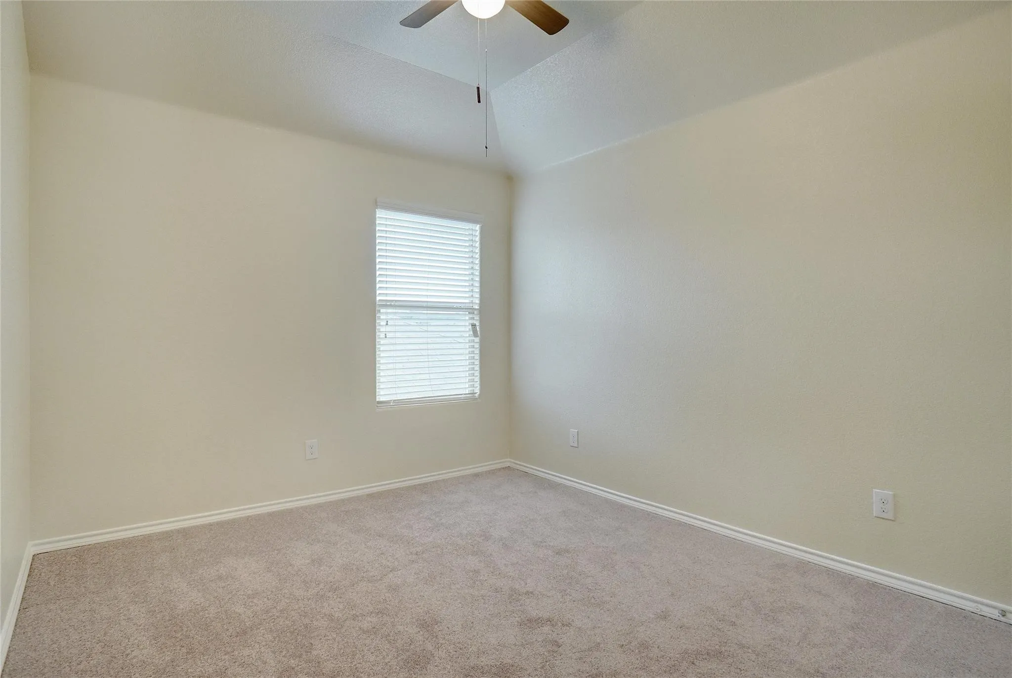 Single Family Residence For Sale in Parker County , 644 River Rock Drive, Azle, Texas 76020, 5 Bedroom, 4 Bathroom, 2 Garage spaces, 2,291 Sqft, built in 2016, mls#21390202, Real Estate Agent in Azle, Homes For Sale in Parker county, Homes For Sale in Azle, Realtor in Azle Texas, Real Estate Brokerage Independent Realty Texas, Luminita Cordes Realtor