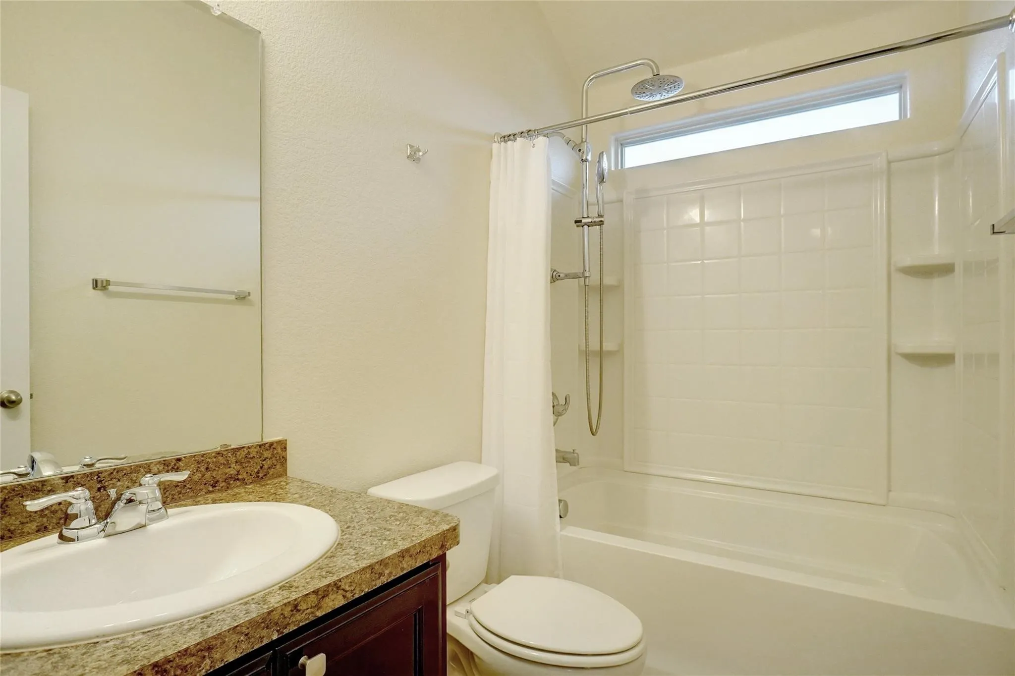 Single Family Residence For Sale in Parker County , 644 River Rock Drive, Azle, Texas 76020, 5 Bedroom, 4 Bathroom, 2 Garage spaces, 2,291 Sqft, built in 2016, mls#21390202, Real Estate Agent in Azle, Homes For Sale in Parker county, Homes For Sale in Azle, Realtor in Azle Texas, Real Estate Brokerage Independent Realty Texas, Luminita Cordes Realtor