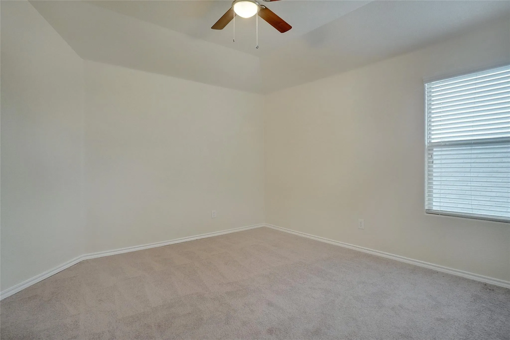 Single Family Residence For Sale in Parker County , 644 River Rock Drive, Azle, Texas 76020, 5 Bedroom, 4 Bathroom, 2 Garage spaces, 2,291 Sqft, built in 2016, mls#21390202, Real Estate Agent in Azle, Homes For Sale in Parker county, Homes For Sale in Azle, Realtor in Azle Texas, Real Estate Brokerage Independent Realty Texas, Luminita Cordes Realtor