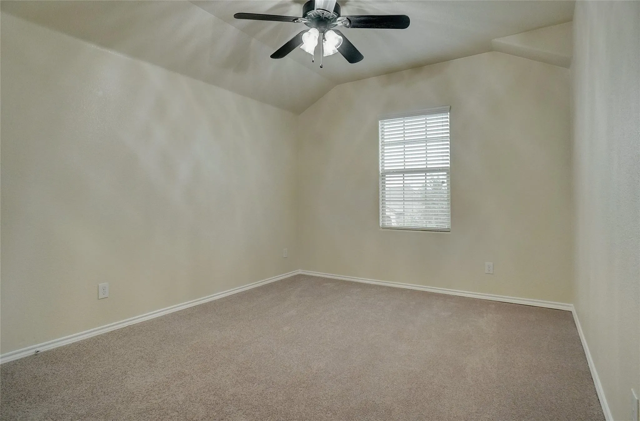 Single Family Residence For Sale in Parker County , 644 River Rock Drive, Azle, Texas 76020, 5 Bedroom, 4 Bathroom, 2 Garage spaces, 2,291 Sqft, built in 2016, mls#21390202, Real Estate Agent in Azle, Homes For Sale in Parker county, Homes For Sale in Azle, Realtor in Azle Texas, Real Estate Brokerage Independent Realty Texas, Luminita Cordes Realtor