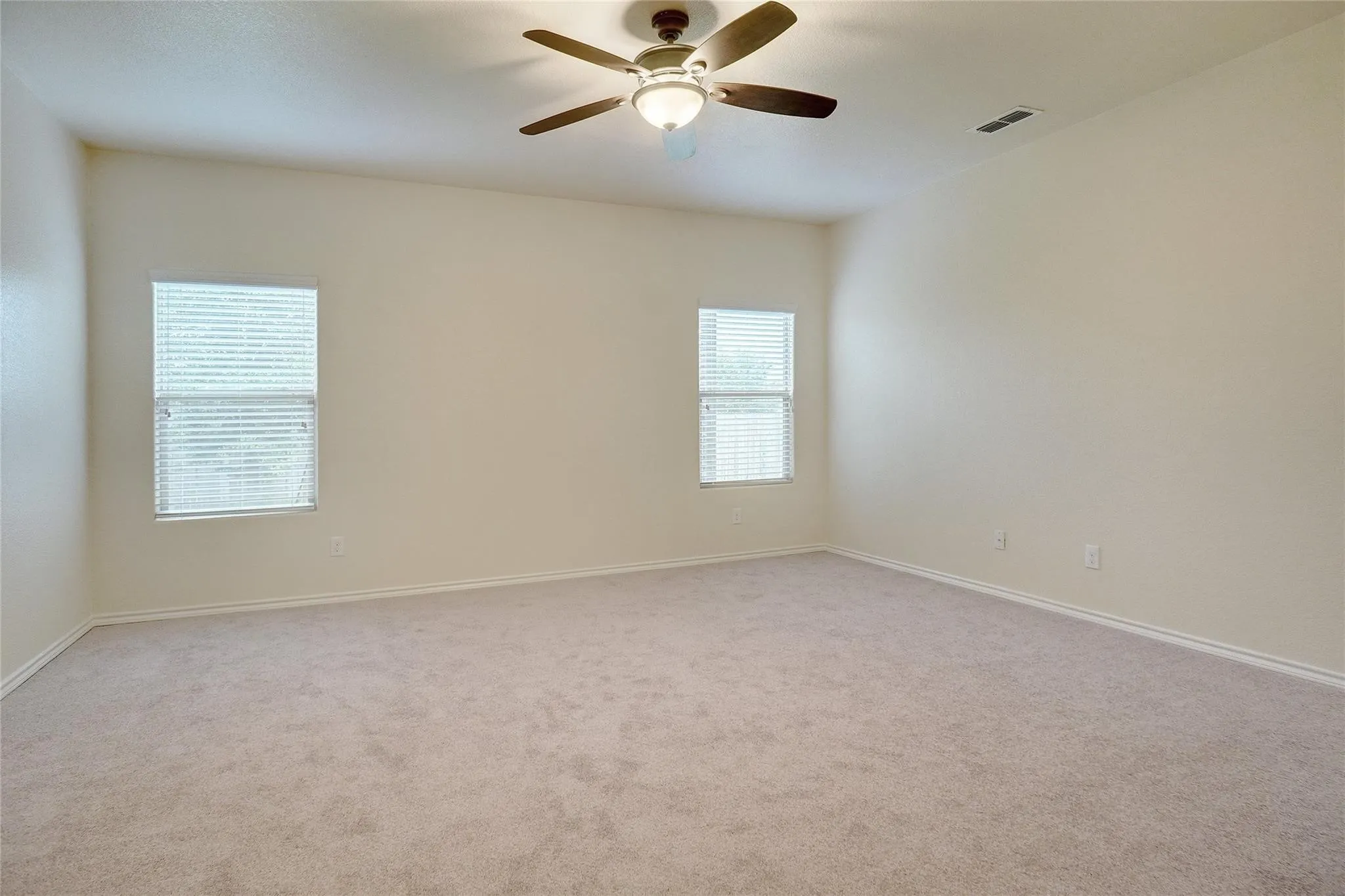 Single Family Residence For Sale in Parker County , 644 River Rock Drive, Azle, Texas 76020, 5 Bedroom, 4 Bathroom, 2 Garage spaces, 2,291 Sqft, built in 2016, mls#21390202, Real Estate Agent in Azle, Homes For Sale in Parker county, Homes For Sale in Azle, Realtor in Azle Texas, Real Estate Brokerage Independent Realty Texas, Luminita Cordes Realtor
