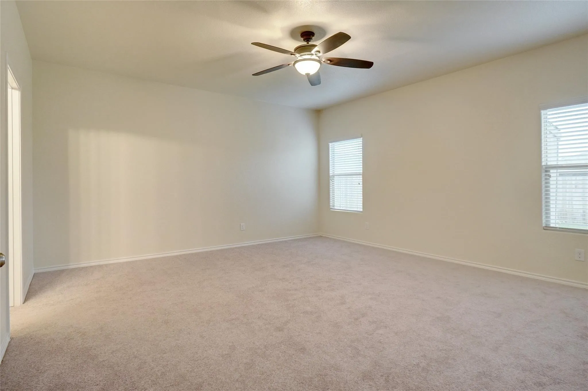Single Family Residence For Sale in Parker County , 644 River Rock Drive, Azle, Texas 76020, 5 Bedroom, 4 Bathroom, 2 Garage spaces, 2,291 Sqft, built in 2016, mls#21390202, Real Estate Agent in Azle, Homes For Sale in Parker county, Homes For Sale in Azle, Realtor in Azle Texas, Real Estate Brokerage Independent Realty Texas, Luminita Cordes Realtor