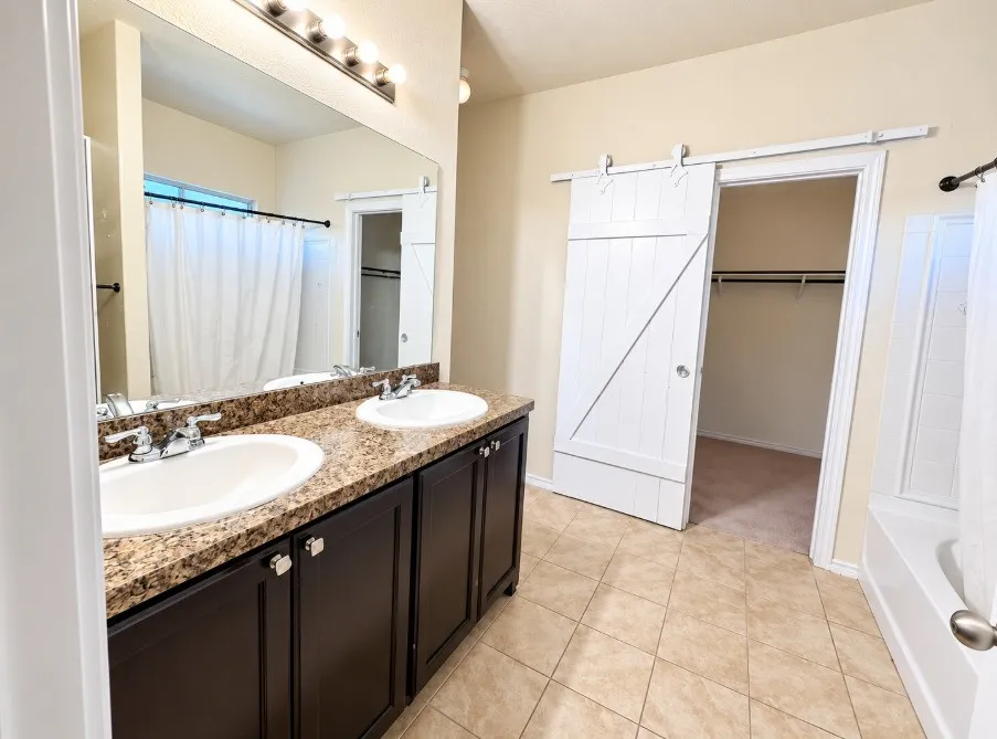 Single Family Residence For Sale in Parker County , 644 River Rock Drive, Azle, Texas 76020, 5 Bedroom, 4 Bathroom, 2 Garage spaces, 2,291 Sqft, built in 2016, mls#21390202, Real Estate Agent in Azle, Homes For Sale in Parker county, Homes For Sale in Azle, Realtor in Azle Texas, Real Estate Brokerage Independent Realty Texas, Luminita Cordes Realtor