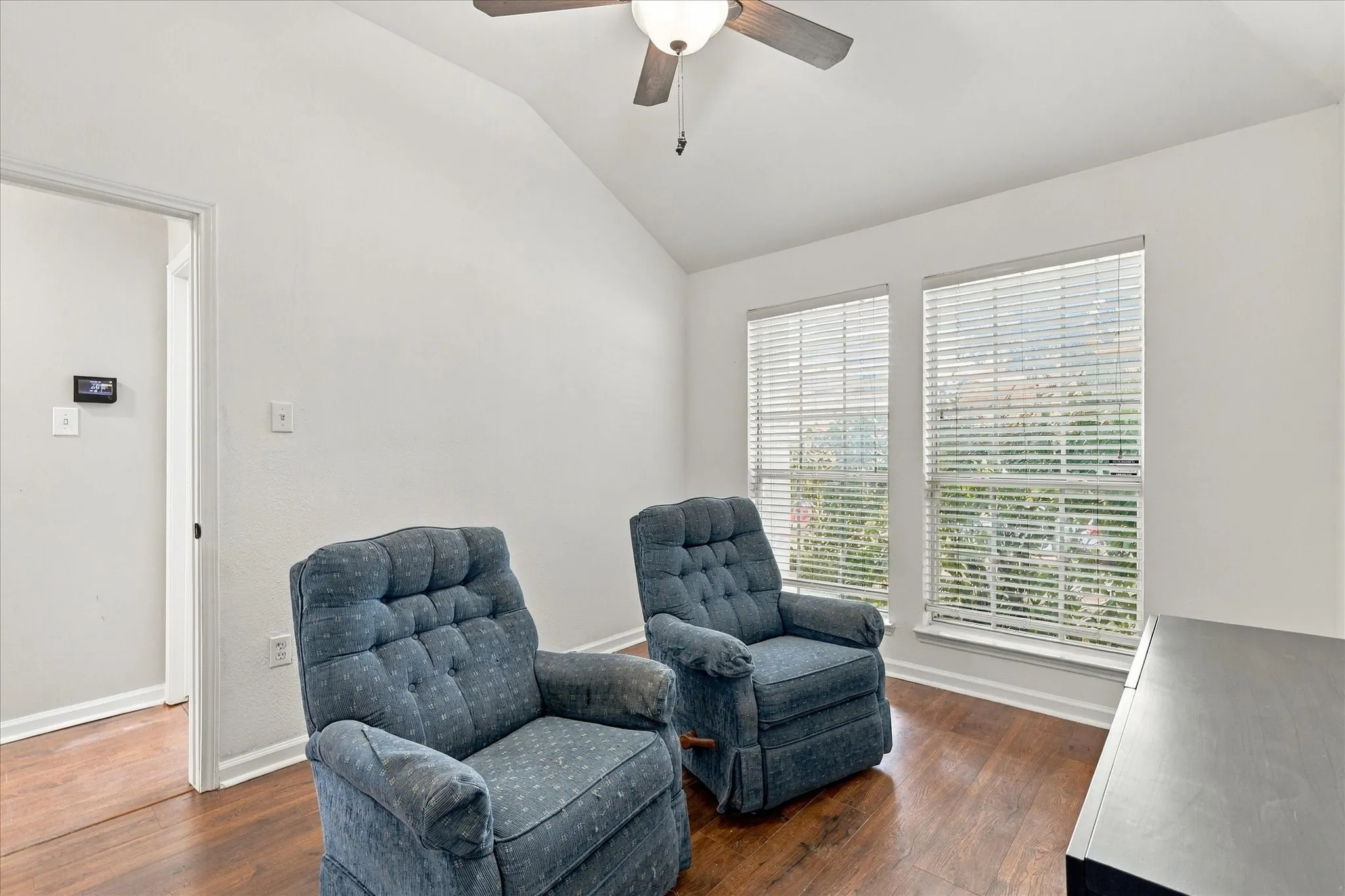 Single Family Residence For Sale in Denton County , 700 Summit Ridge, Lewisville, Texas 75077, 3 Bedroom, 2 Bathroom, 2 Garage spaces, 1,994 Sqft, built in 1994, mls#21383687, Real Estate Agent in Lewisville, Homes For Sale in Denton county, Homes For Sale in Lewisville, Realtor in Lewisville Texas, Real Estate Brokerage Independent Realty Texas, Luminita Cordes Realtor