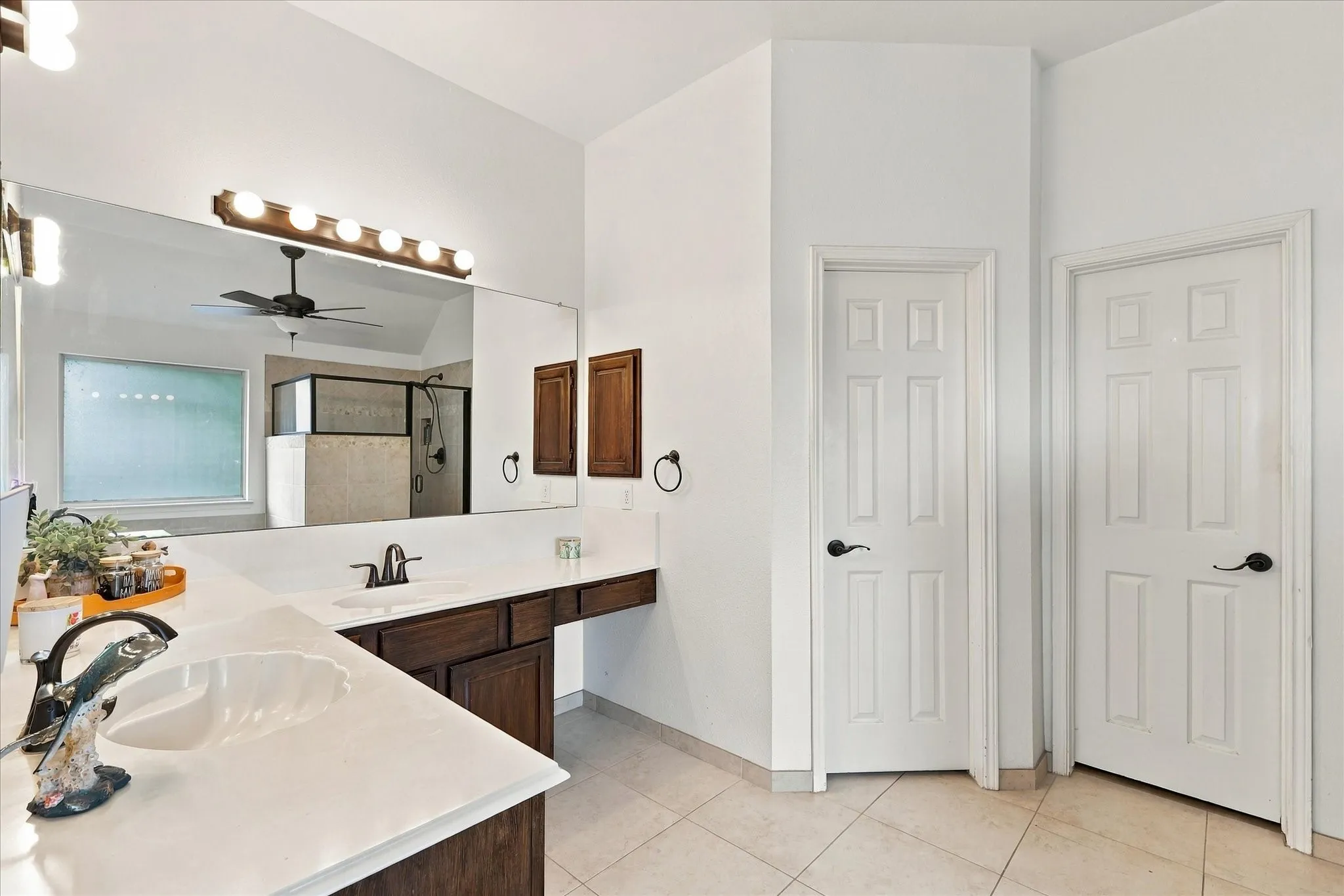 Single Family Residence For Sale in Denton County , 700 Summit Ridge, Lewisville, Texas 75077, 3 Bedroom, 2 Bathroom, 2 Garage spaces, 1,994 Sqft, built in 1994, mls#21383687, Real Estate Agent in Lewisville, Homes For Sale in Denton county, Homes For Sale in Lewisville, Realtor in Lewisville Texas, Real Estate Brokerage Independent Realty Texas, Luminita Cordes Realtor