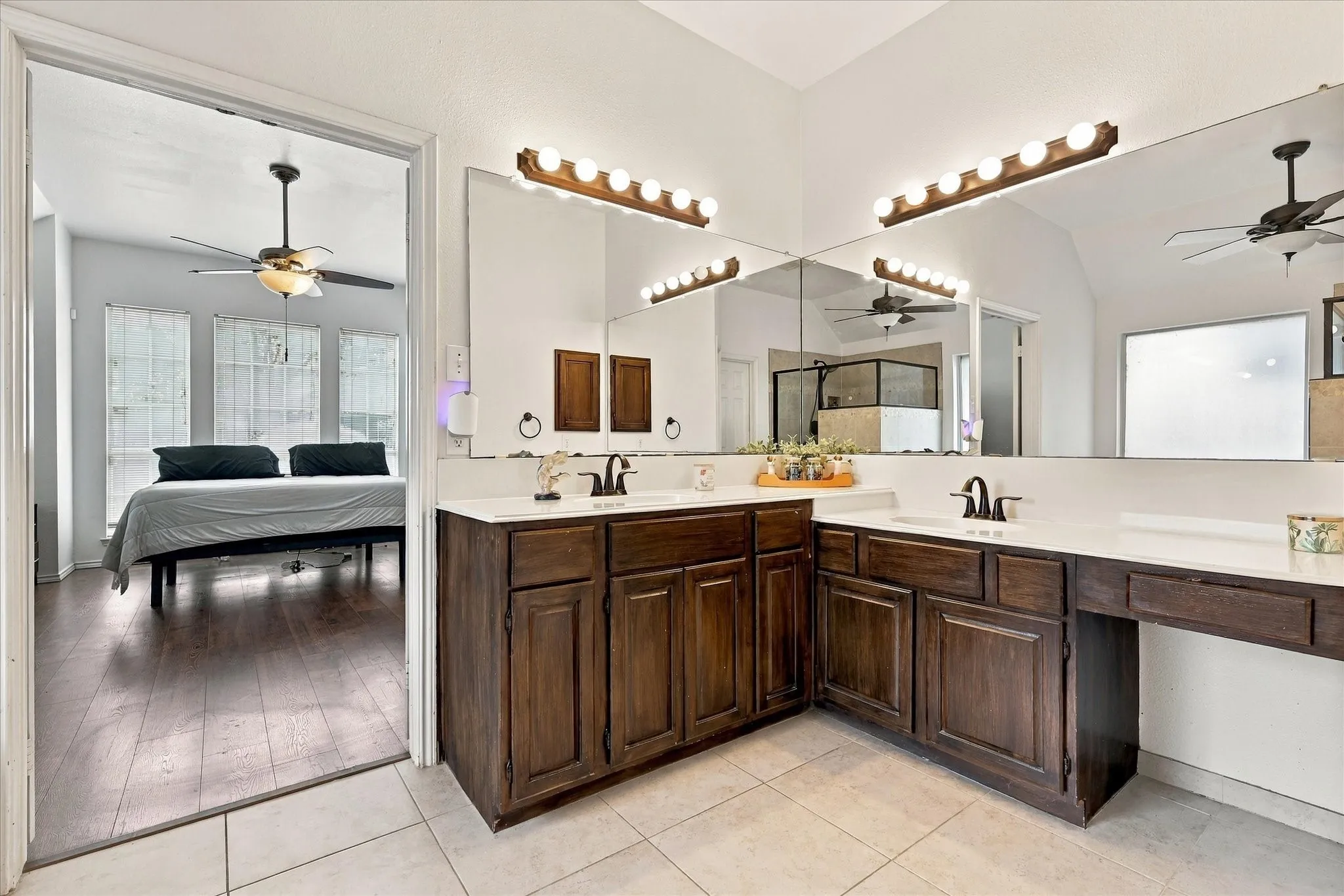 Single Family Residence For Sale in Denton County , 700 Summit Ridge, Lewisville, Texas 75077, 3 Bedroom, 2 Bathroom, 2 Garage spaces, 1,994 Sqft, built in 1994, mls#21383687, Real Estate Agent in Lewisville, Homes For Sale in Denton county, Homes For Sale in Lewisville, Realtor in Lewisville Texas, Real Estate Brokerage Independent Realty Texas, Luminita Cordes Realtor
