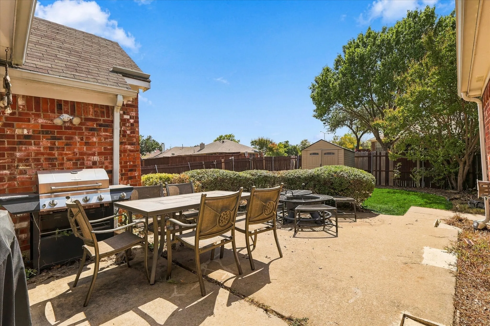 Single Family Residence For Sale in Denton County , 700 Summit Ridge, Lewisville, Texas 75077, 3 Bedroom, 2 Bathroom, 2 Garage spaces, 1,994 Sqft, built in 1994, mls#21383687, Real Estate Agent in Lewisville, Homes For Sale in Denton county, Homes For Sale in Lewisville, Realtor in Lewisville Texas, Real Estate Brokerage Independent Realty Texas, Luminita Cordes Realtor