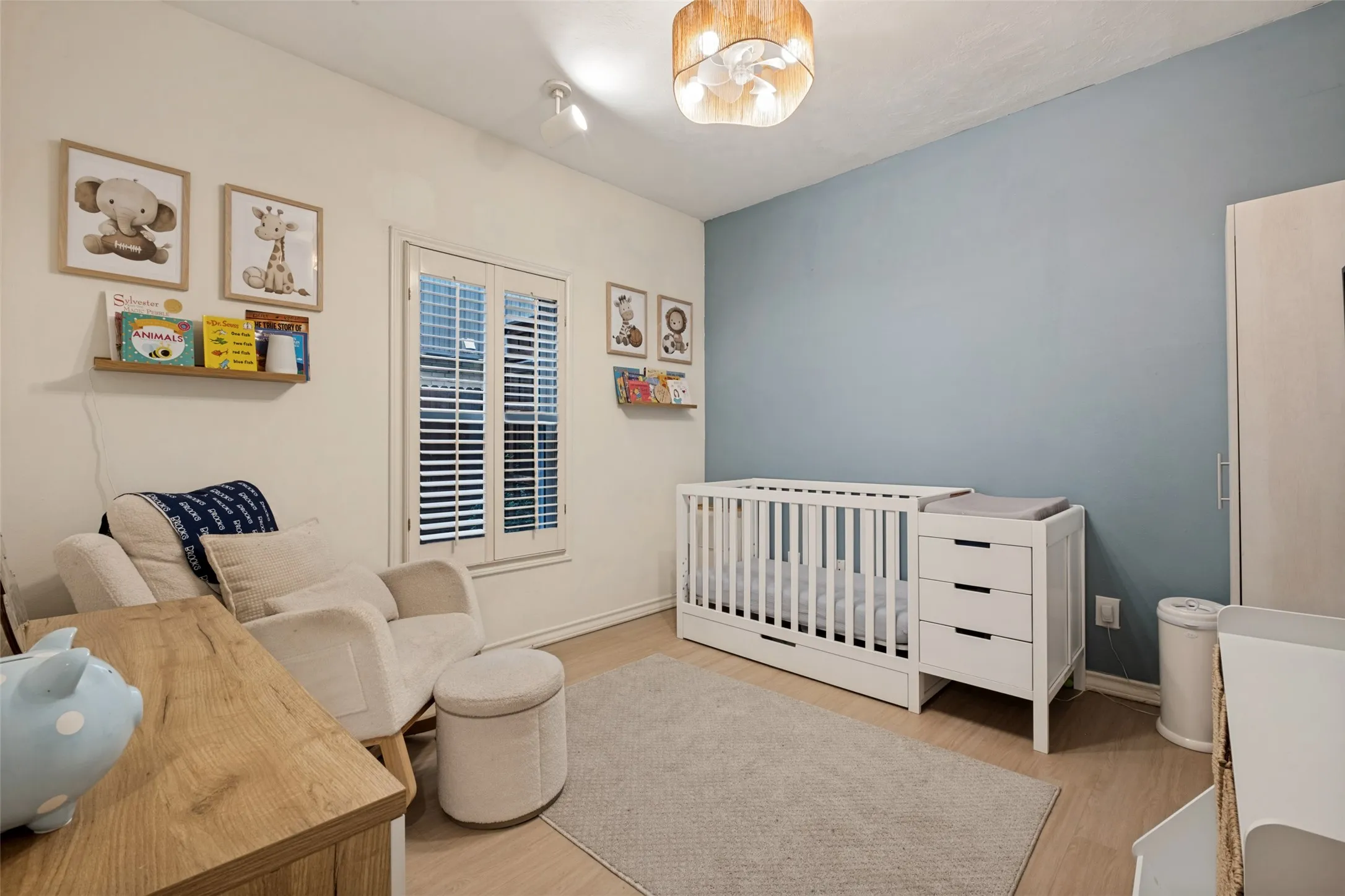 Townhouse For Sale in Dallas County , 4231 Holland Avenue A, Dallas, Texas 75219, 2 Bedroom, 2 Bathroom, 3 Garage spaces, 1,110 Sqft, built in 1983, mls#21388512, Real Estate Agent in Dallas, Homes For Sale in Dallas county, Homes For Sale in Dallas, Realtor in Dallas Texas, Real Estate Brokerage Independent Realty Texas, Luminita Cordes Realtor