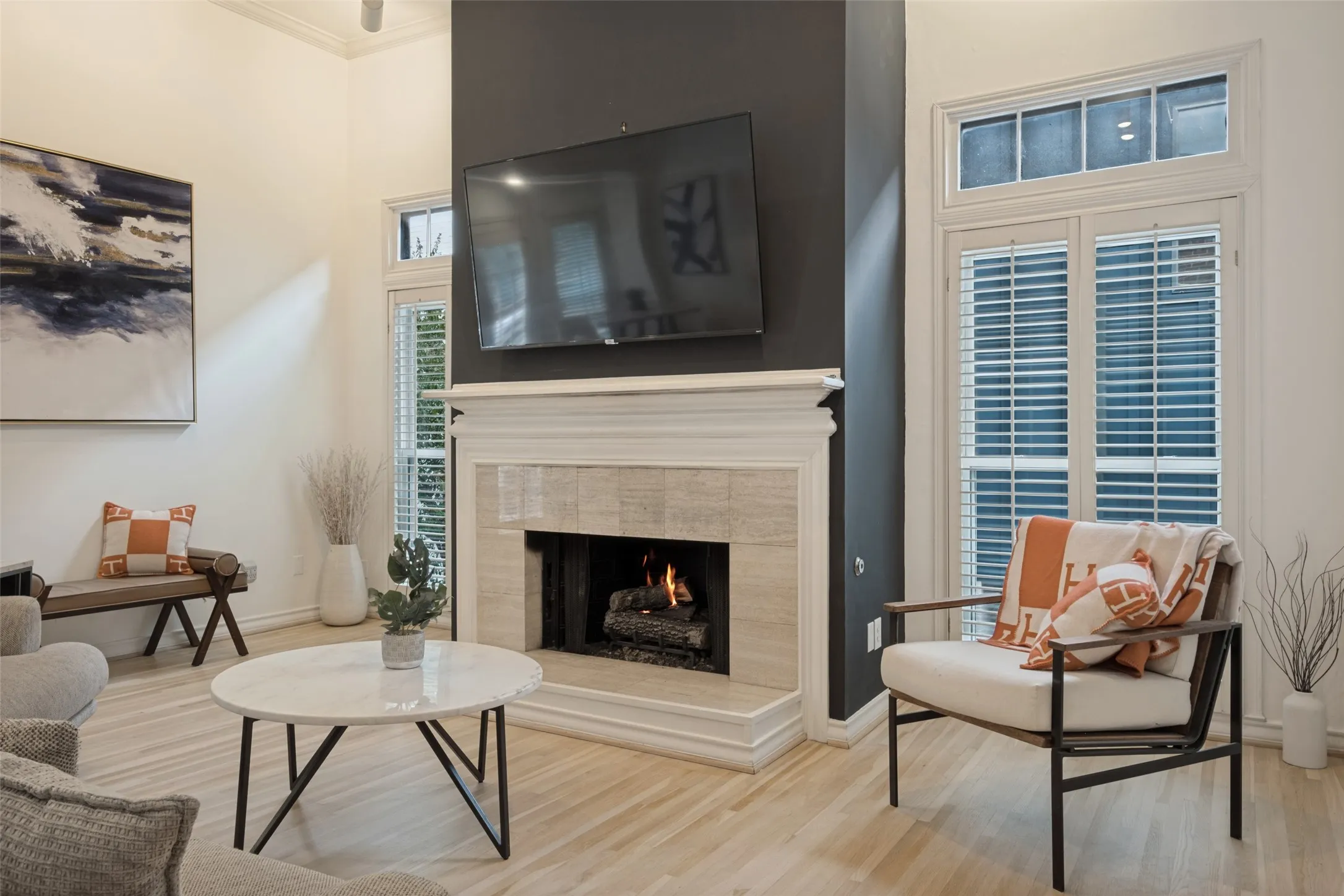 Townhouse For Sale in Dallas County , 4231 Holland Avenue A, Dallas, Texas 75219, 2 Bedroom, 2 Bathroom, 3 Garage spaces, 1,110 Sqft, built in 1983, mls#21388512, Real Estate Agent in Dallas, Homes For Sale in Dallas county, Homes For Sale in Dallas, Realtor in Dallas Texas, Real Estate Brokerage Independent Realty Texas, Luminita Cordes Realtor