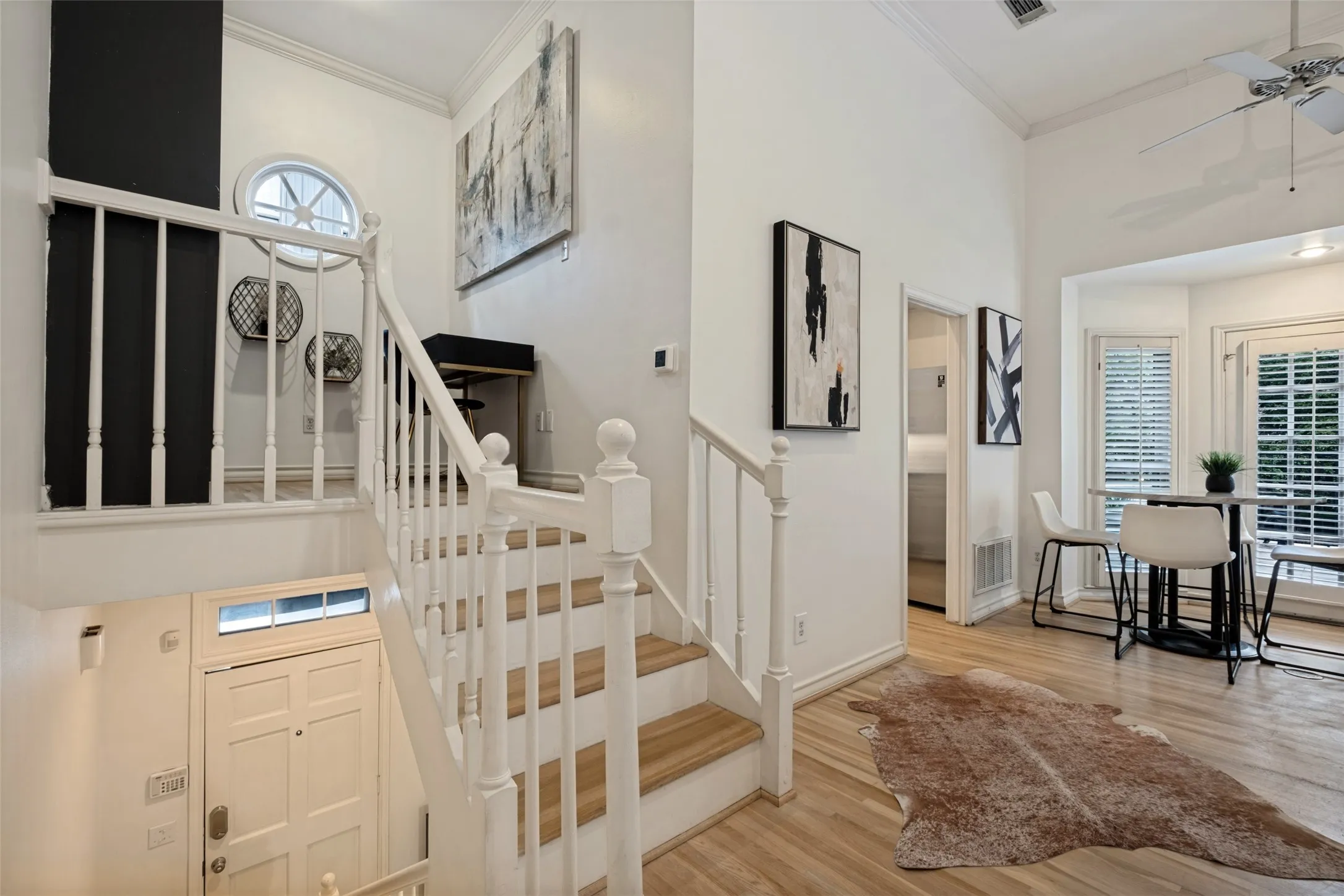 Townhouse For Sale in Dallas County , 4231 Holland Avenue A, Dallas, Texas 75219, 2 Bedroom, 2 Bathroom, 3 Garage spaces, 1,110 Sqft, built in 1983, mls#21388512, Real Estate Agent in Dallas, Homes For Sale in Dallas county, Homes For Sale in Dallas, Realtor in Dallas Texas, Real Estate Brokerage Independent Realty Texas, Luminita Cordes Realtor