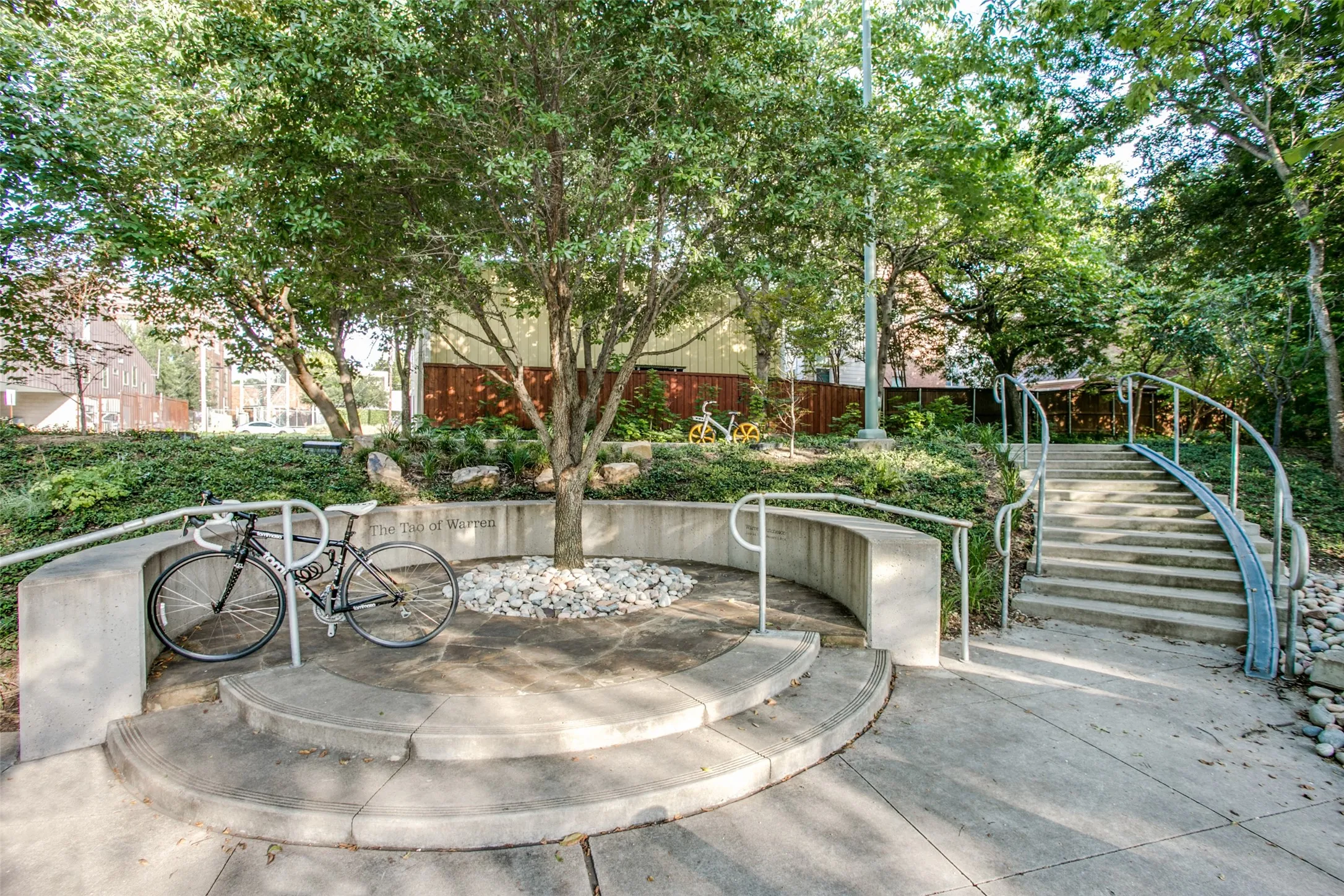 Townhouse For Sale in Dallas County , 4231 Holland Avenue A, Dallas, Texas 75219, 2 Bedroom, 2 Bathroom, 3 Garage spaces, 1,110 Sqft, built in 1983, mls#21388512, Real Estate Agent in Dallas, Homes For Sale in Dallas county, Homes For Sale in Dallas, Realtor in Dallas Texas, Real Estate Brokerage Independent Realty Texas, Luminita Cordes Realtor