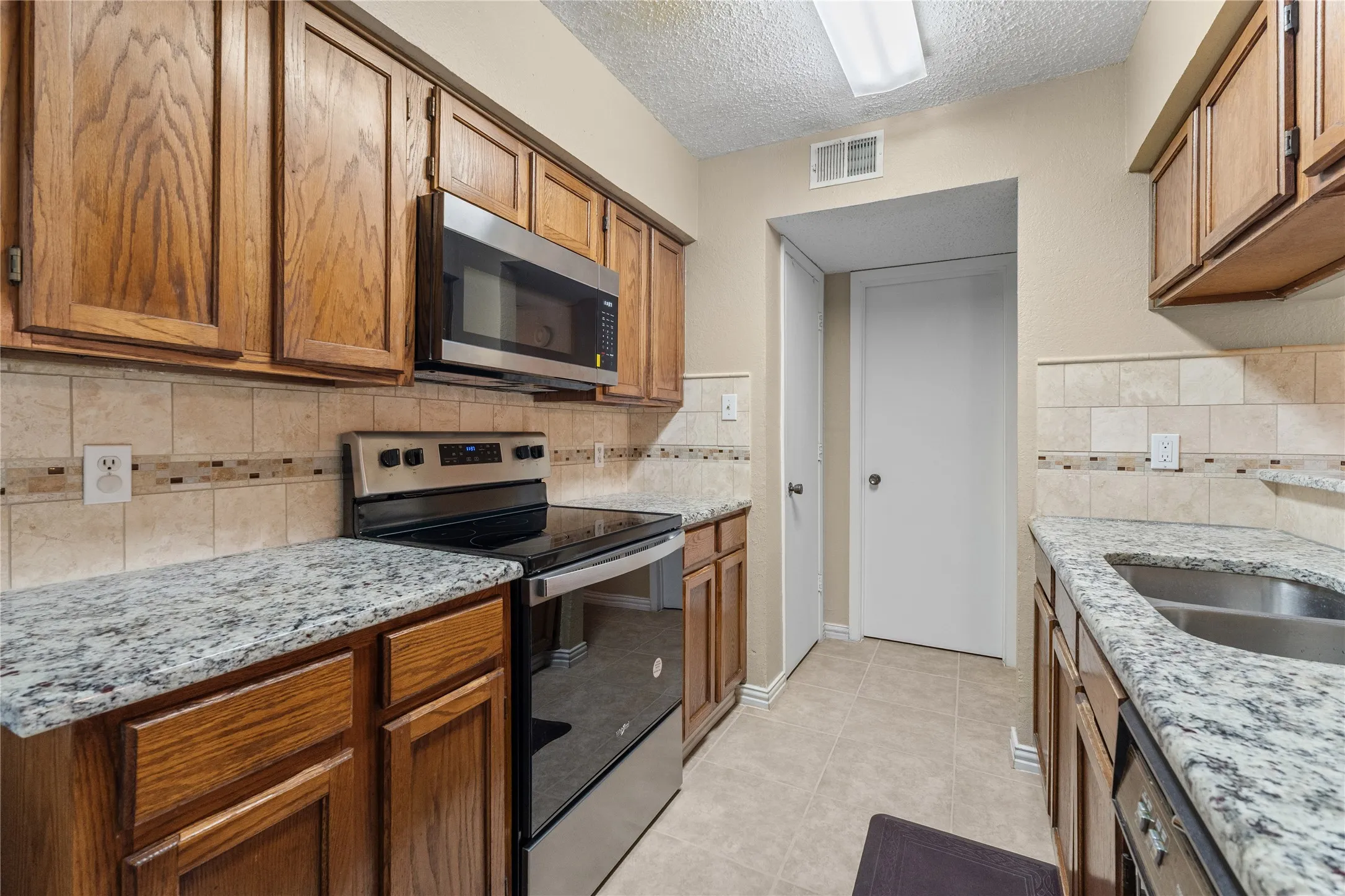 Condominium For Rent in Dallas County , 9623 Walnut Street 8102, Dallas, Texas 75243, 2 Bedroom, 3 Bathroom, Garage spaces, 1,229 Sqft, built in 1983, mls#21389659, Real Estate Agent in Dallas, Homes For Rent in Dallas county, Homes For Rent in Dallas, Realtor in Dallas Texas, Real Estate Brokerage Independent Realty Texas, Luminita Cordes Realtor
