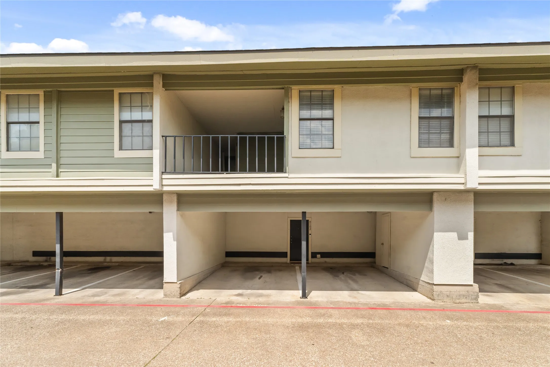 Condominium For Rent in Dallas County , 9623 Walnut Street 8102, Dallas, Texas 75243, 2 Bedroom, 3 Bathroom, Garage spaces, 1,229 Sqft, built in 1983, mls#21389659, Real Estate Agent in Dallas, Homes For Rent in Dallas county, Homes For Rent in Dallas, Realtor in Dallas Texas, Real Estate Brokerage Independent Realty Texas, Luminita Cordes Realtor