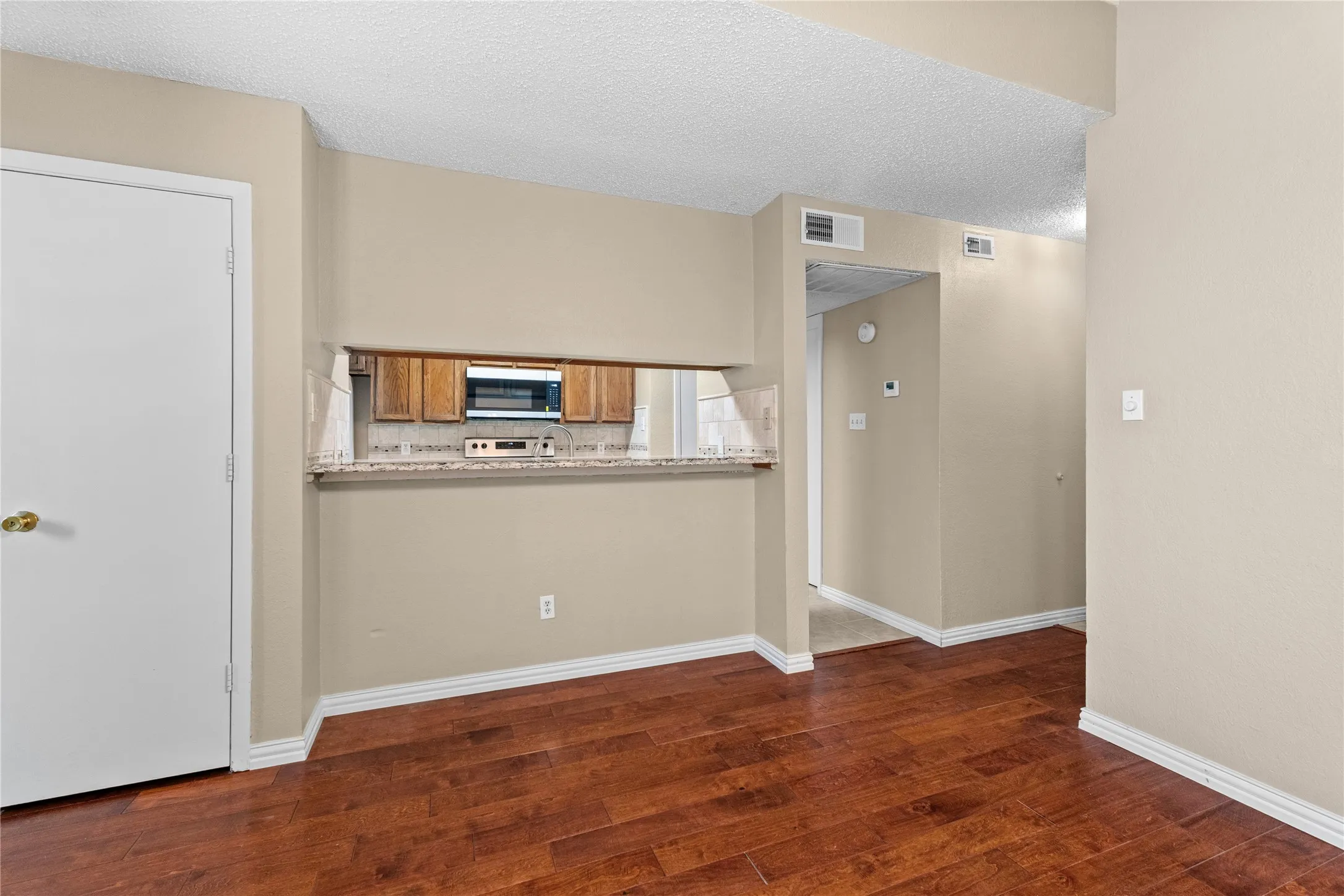Condominium For Rent in Dallas County , 9623 Walnut Street 8102, Dallas, Texas 75243, 2 Bedroom, 3 Bathroom, Garage spaces, 1,229 Sqft, built in 1983, mls#21389659, Real Estate Agent in Dallas, Homes For Rent in Dallas county, Homes For Rent in Dallas, Realtor in Dallas Texas, Real Estate Brokerage Independent Realty Texas, Luminita Cordes Realtor
