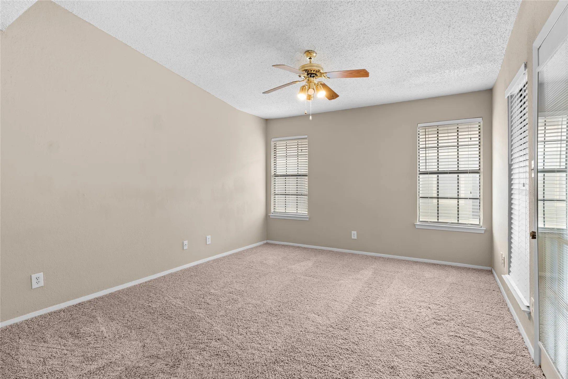 Condominium For Rent in Dallas County , 9623 Walnut Street 8102, Dallas, Texas 75243, 2 Bedroom, 3 Bathroom, Garage spaces, 1,229 Sqft, built in 1983, mls#21389659, Real Estate Agent in Dallas, Homes For Rent in Dallas county, Homes For Rent in Dallas, Realtor in Dallas Texas, Real Estate Brokerage Independent Realty Texas, Luminita Cordes Realtor