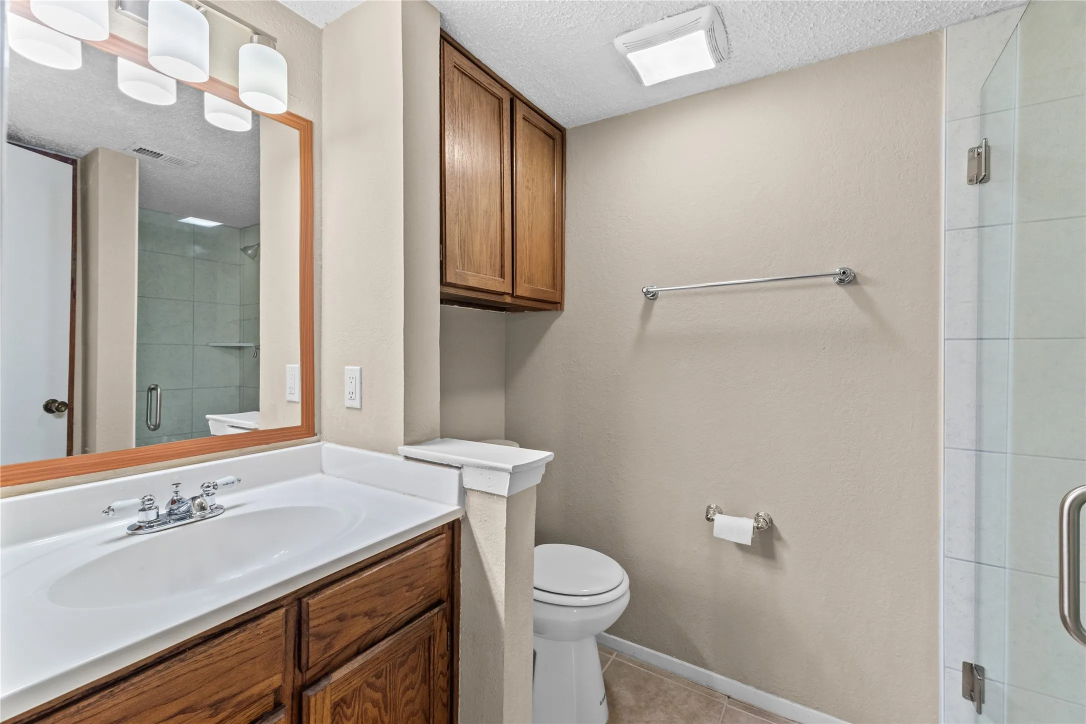 Condominium For Rent in Dallas County , 9623 Walnut Street 8102, Dallas, Texas 75243, 2 Bedroom, 3 Bathroom, Garage spaces, 1,229 Sqft, built in 1983, mls#21389659, Real Estate Agent in Dallas, Homes For Rent in Dallas county, Homes For Rent in Dallas, Realtor in Dallas Texas, Real Estate Brokerage Independent Realty Texas, Luminita Cordes Realtor