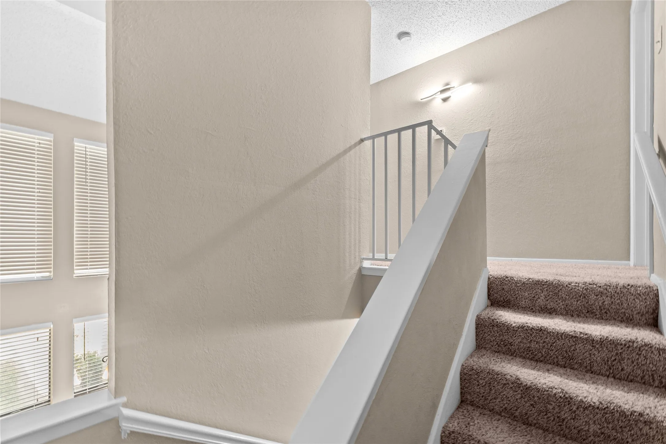 Condominium For Rent in Dallas County , 9623 Walnut Street 8102, Dallas, Texas 75243, 2 Bedroom, 3 Bathroom, Garage spaces, 1,229 Sqft, built in 1983, mls#21389659, Real Estate Agent in Dallas, Homes For Rent in Dallas county, Homes For Rent in Dallas, Realtor in Dallas Texas, Real Estate Brokerage Independent Realty Texas, Luminita Cordes Realtor