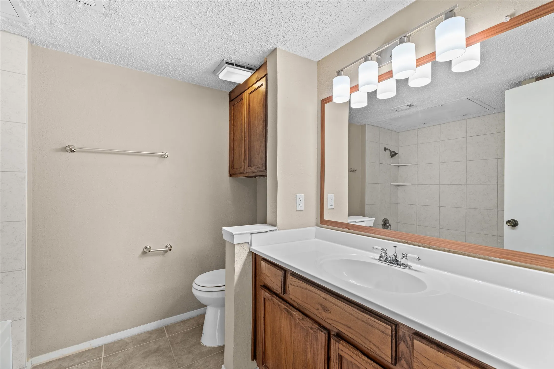 Condominium For Rent in Dallas County , 9623 Walnut Street 8102, Dallas, Texas 75243, 2 Bedroom, 3 Bathroom, Garage spaces, 1,229 Sqft, built in 1983, mls#21389659, Real Estate Agent in Dallas, Homes For Rent in Dallas county, Homes For Rent in Dallas, Realtor in Dallas Texas, Real Estate Brokerage Independent Realty Texas, Luminita Cordes Realtor