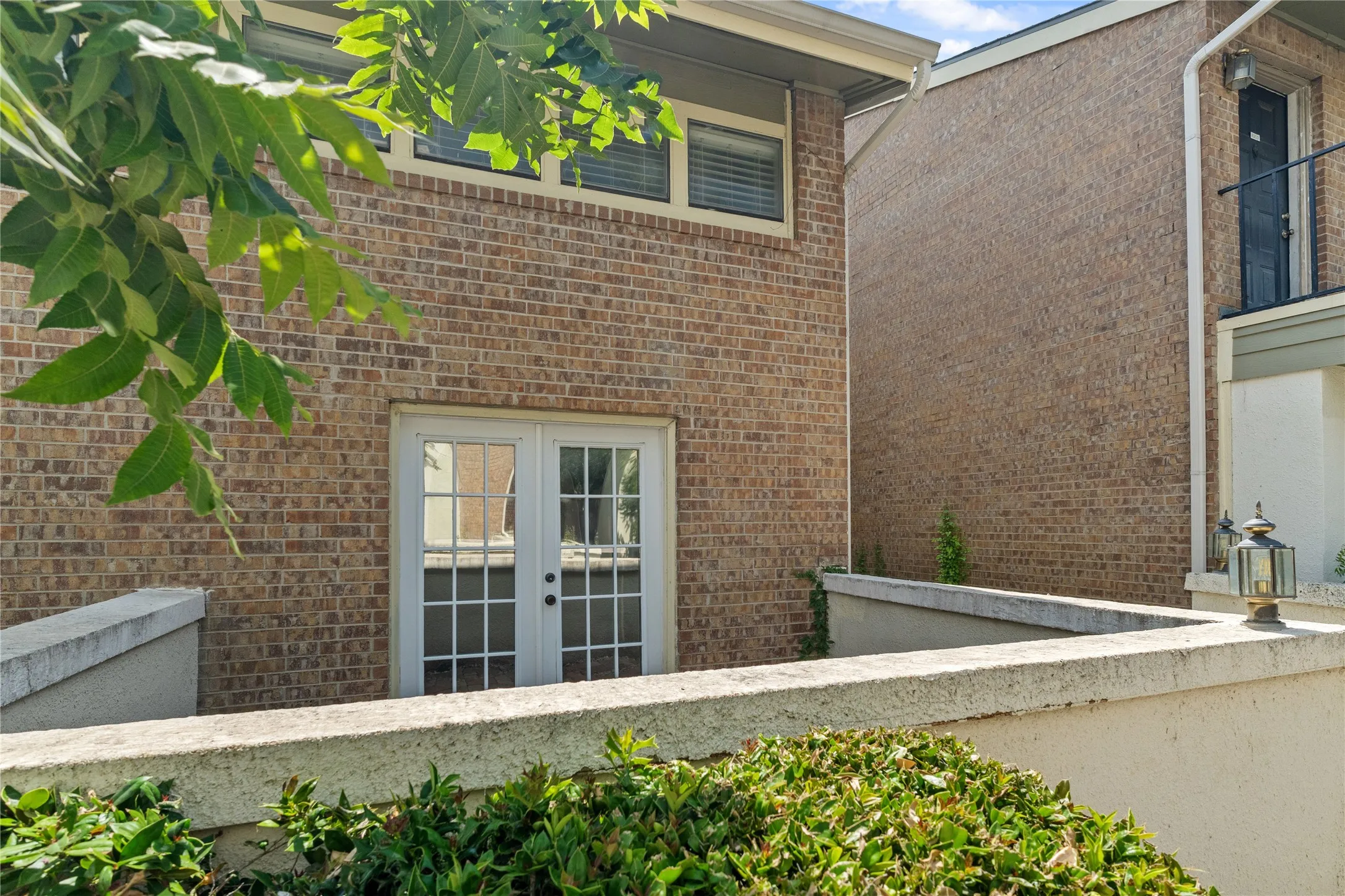 Condominium For Rent in Dallas County , 9623 Walnut Street 8102, Dallas, Texas 75243, 2 Bedroom, 3 Bathroom, Garage spaces, 1,229 Sqft, built in 1983, mls#21389659, Real Estate Agent in Dallas, Homes For Rent in Dallas county, Homes For Rent in Dallas, Realtor in Dallas Texas, Real Estate Brokerage Independent Realty Texas, Luminita Cordes Realtor