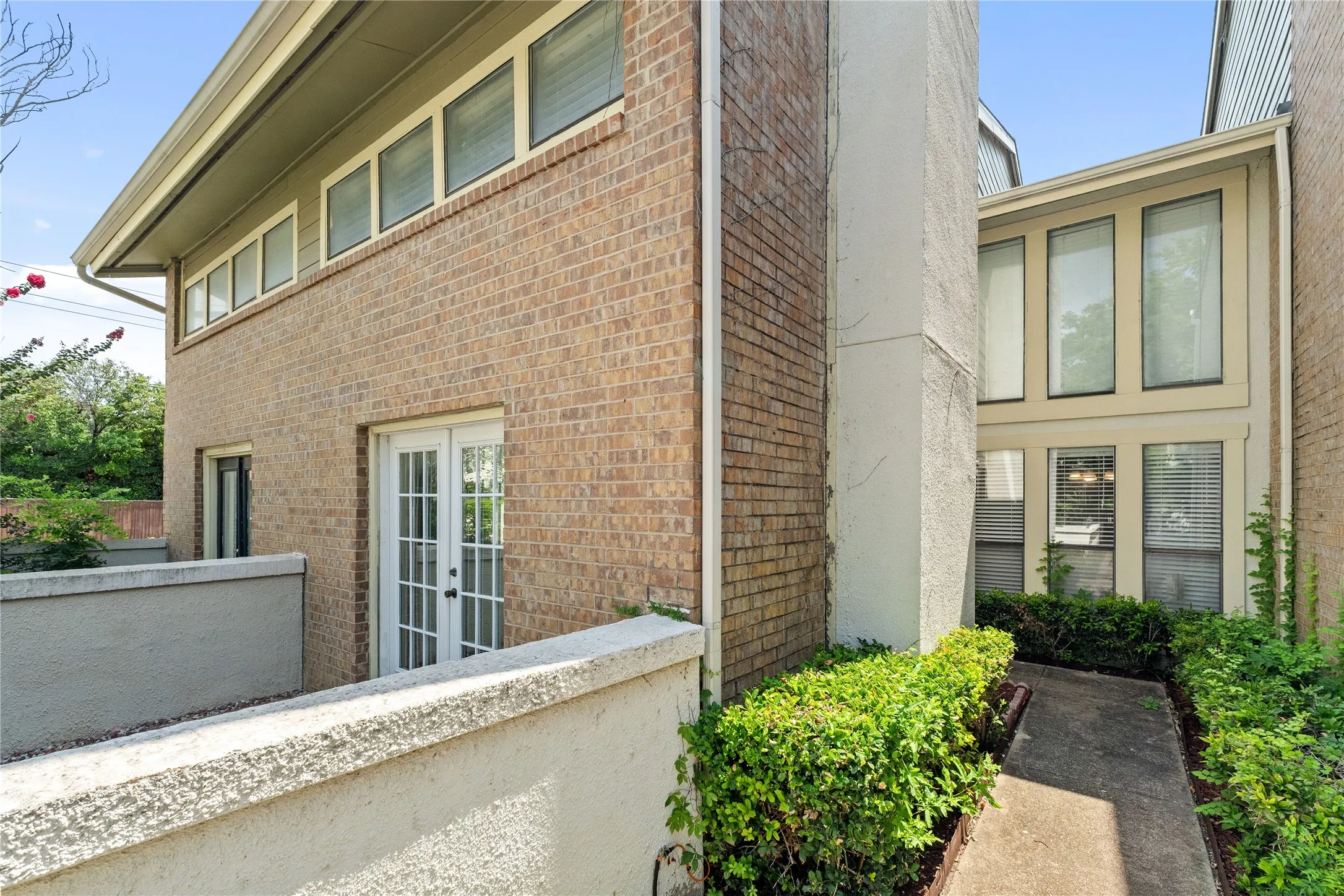 Condominium For Rent in Dallas County , 9623 Walnut Street 8102, Dallas, Texas 75243, 2 Bedroom, 3 Bathroom, Garage spaces, 1,229 Sqft, built in 1983, mls#21389659, Real Estate Agent in Dallas, Homes For Rent in Dallas county, Homes For Rent in Dallas, Realtor in Dallas Texas, Real Estate Brokerage Independent Realty Texas, Luminita Cordes Realtor