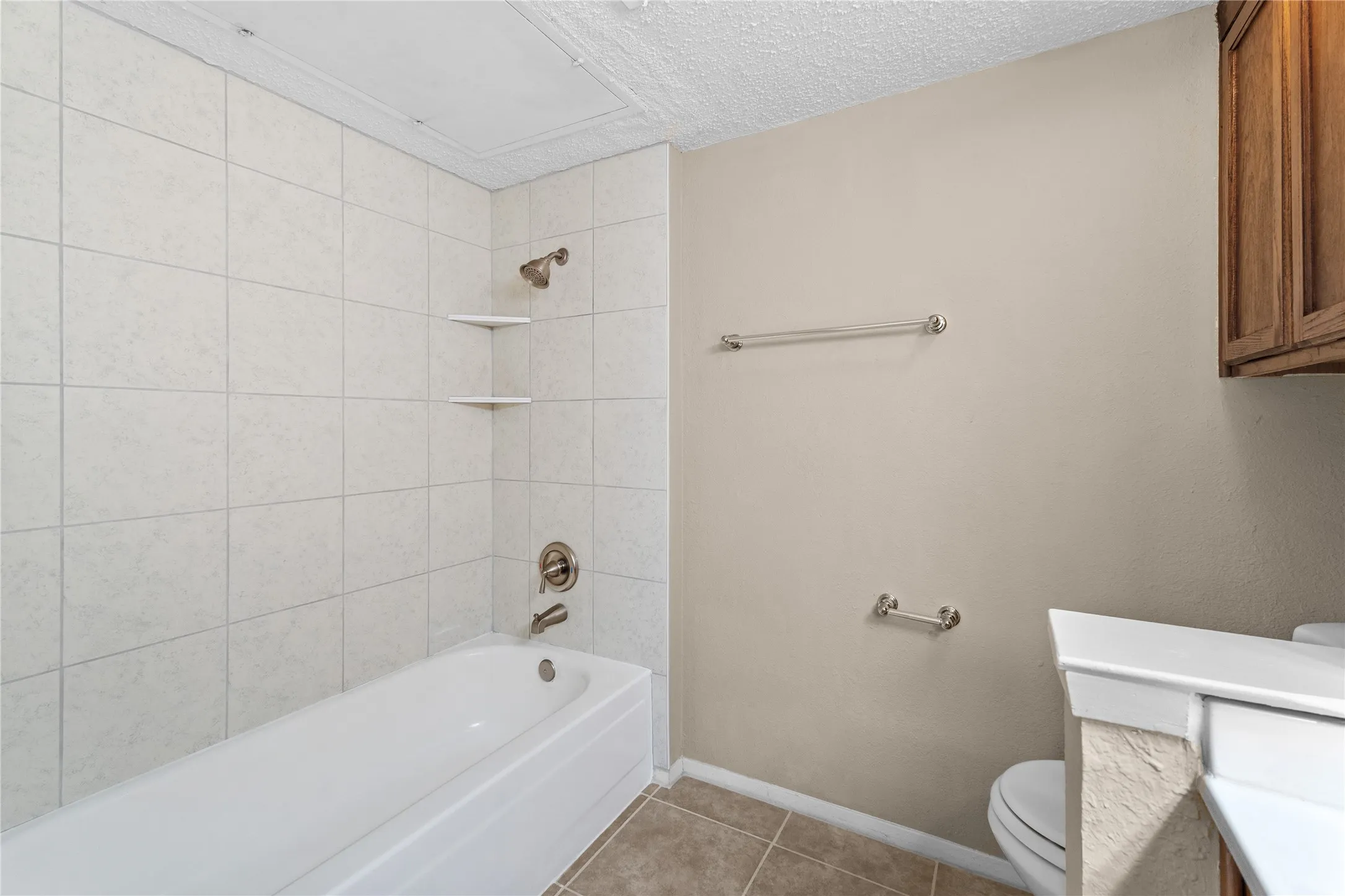 Condominium For Rent in Dallas County , 9623 Walnut Street 8102, Dallas, Texas 75243, 2 Bedroom, 3 Bathroom, Garage spaces, 1,229 Sqft, built in 1983, mls#21389659, Real Estate Agent in Dallas, Homes For Rent in Dallas county, Homes For Rent in Dallas, Realtor in Dallas Texas, Real Estate Brokerage Independent Realty Texas, Luminita Cordes Realtor
