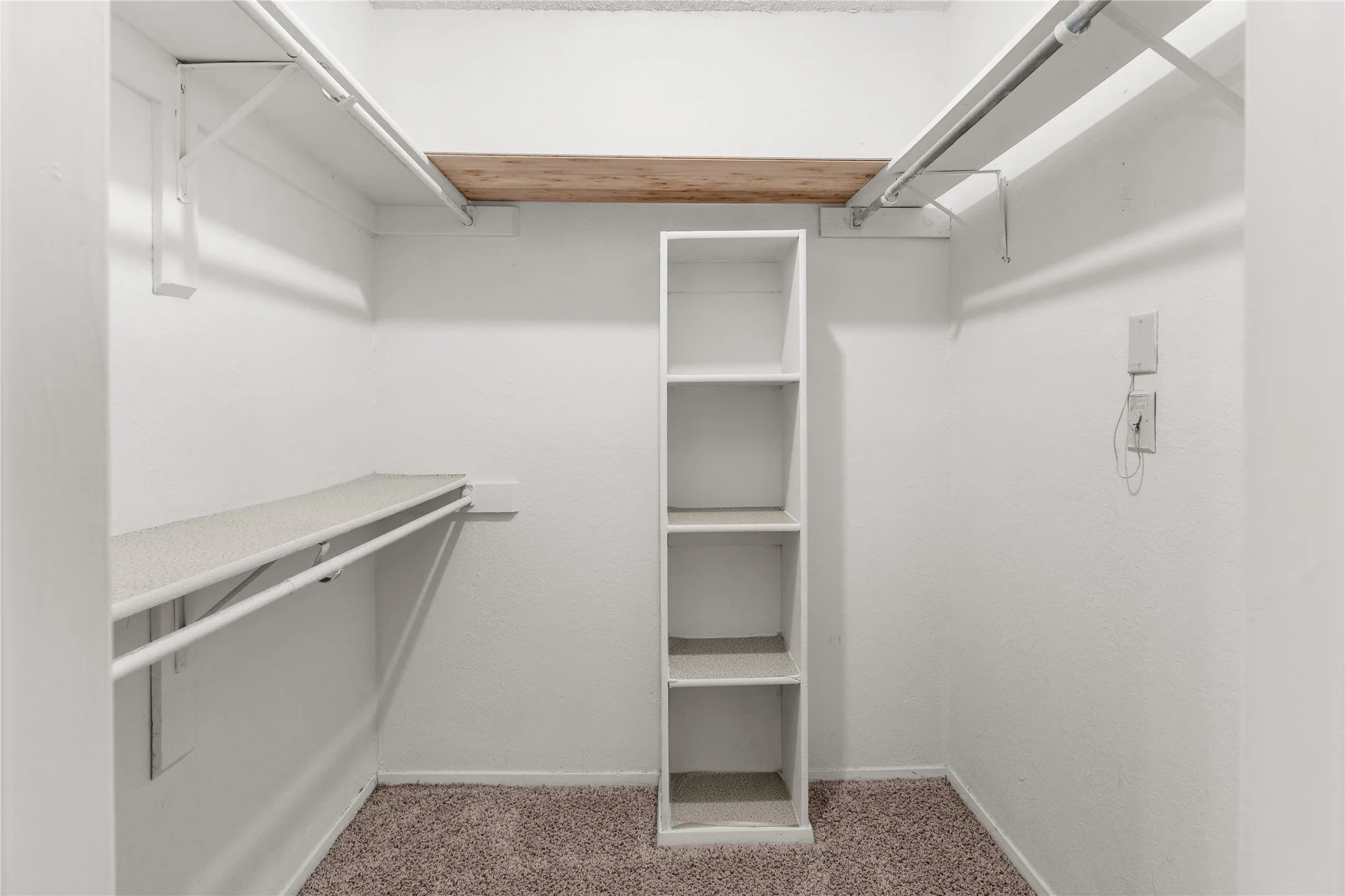 Condominium For Rent in Dallas County , 9623 Walnut Street 8102, Dallas, Texas 75243, 2 Bedroom, 3 Bathroom, Garage spaces, 1,229 Sqft, built in 1983, mls#21389659, Real Estate Agent in Dallas, Homes For Rent in Dallas county, Homes For Rent in Dallas, Realtor in Dallas Texas, Real Estate Brokerage Independent Realty Texas, Luminita Cordes Realtor