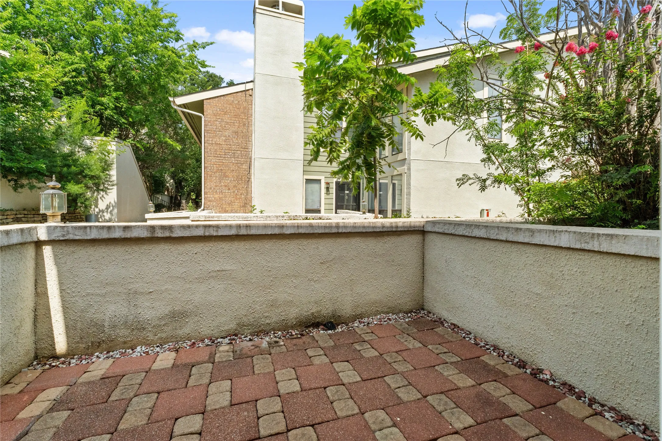 Condominium For Rent in Dallas County , 9623 Walnut Street 8102, Dallas, Texas 75243, 2 Bedroom, 3 Bathroom, Garage spaces, 1,229 Sqft, built in 1983, mls#21389659, Real Estate Agent in Dallas, Homes For Rent in Dallas county, Homes For Rent in Dallas, Realtor in Dallas Texas, Real Estate Brokerage Independent Realty Texas, Luminita Cordes Realtor