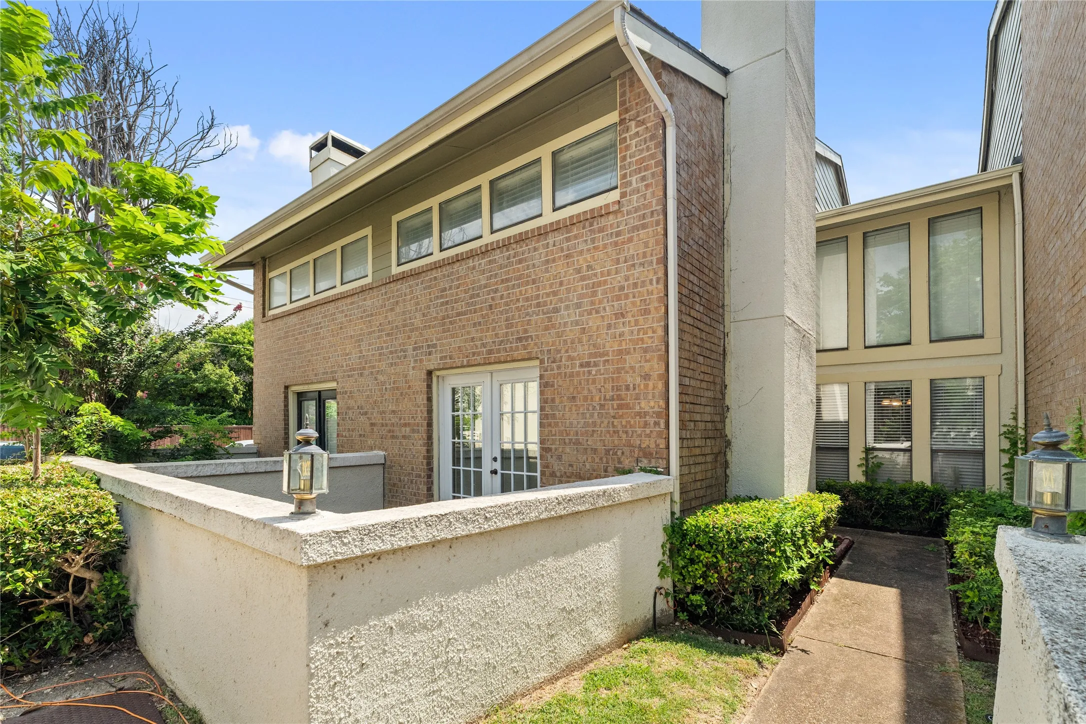 Condominium For Rent in Dallas County , 9623 Walnut Street 8102, Dallas, Texas 75243, 2 Bedroom, 3 Bathroom, Garage spaces, 1,229 Sqft, built in 1983, mls#21389659, Real Estate Agent in Dallas, Homes For Rent in Dallas county, Homes For Rent in Dallas, Realtor in Dallas Texas, Real Estate Brokerage Independent Realty Texas, Luminita Cordes Realtor