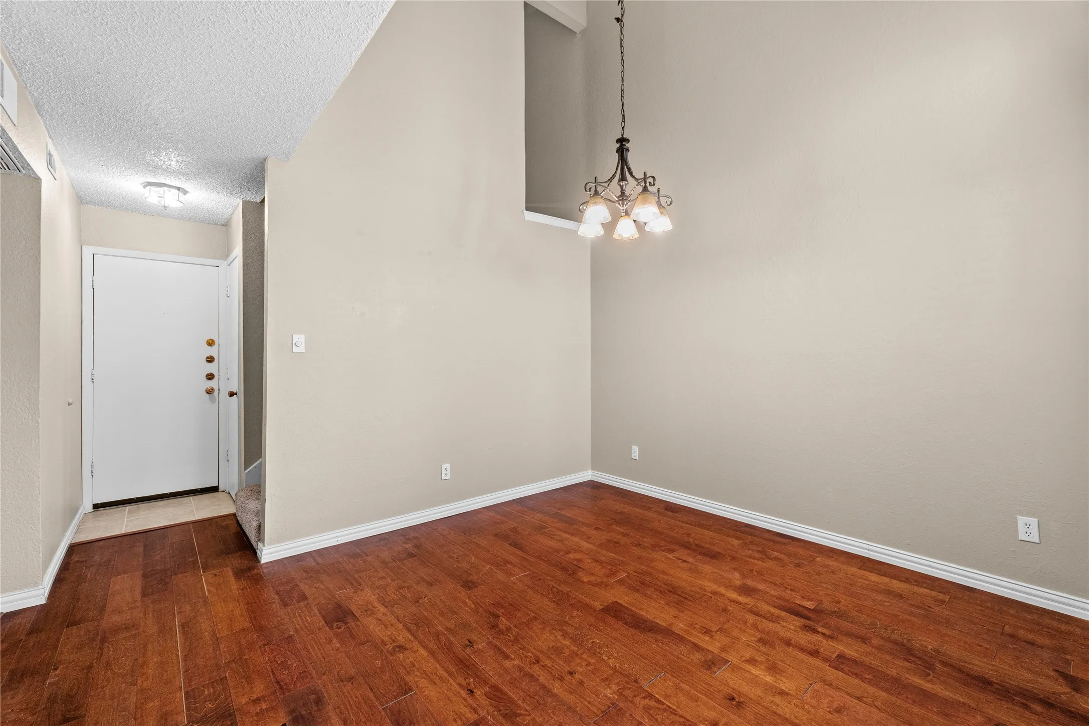 Condominium For Rent in Dallas County , 9623 Walnut Street 8102, Dallas, Texas 75243, 2 Bedroom, 3 Bathroom, Garage spaces, 1,229 Sqft, built in 1983, mls#21389659, Real Estate Agent in Dallas, Homes For Rent in Dallas county, Homes For Rent in Dallas, Realtor in Dallas Texas, Real Estate Brokerage Independent Realty Texas, Luminita Cordes Realtor
