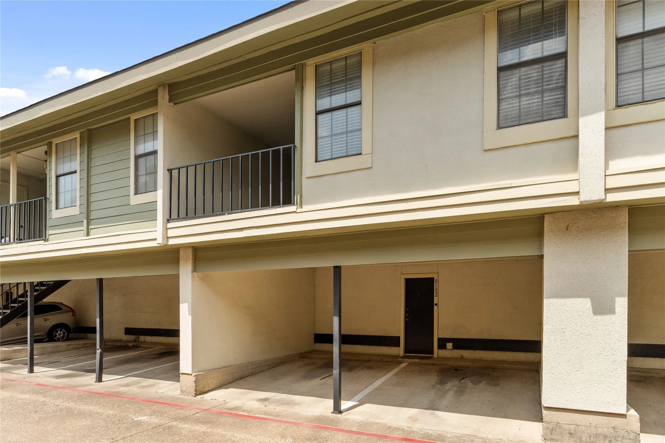 Condominium For Rent in Dallas County , 9623 Walnut Street 8102, Dallas, Texas 75243, 2 Bedroom, 3 Bathroom, Garage spaces, 1,229 Sqft, built in 1983, mls#21389659, Real Estate Agent in Dallas, Homes For Rent in Dallas county, Homes For Rent in Dallas, Realtor in Dallas Texas, Real Estate Brokerage Independent Realty Texas, Luminita Cordes Realtor