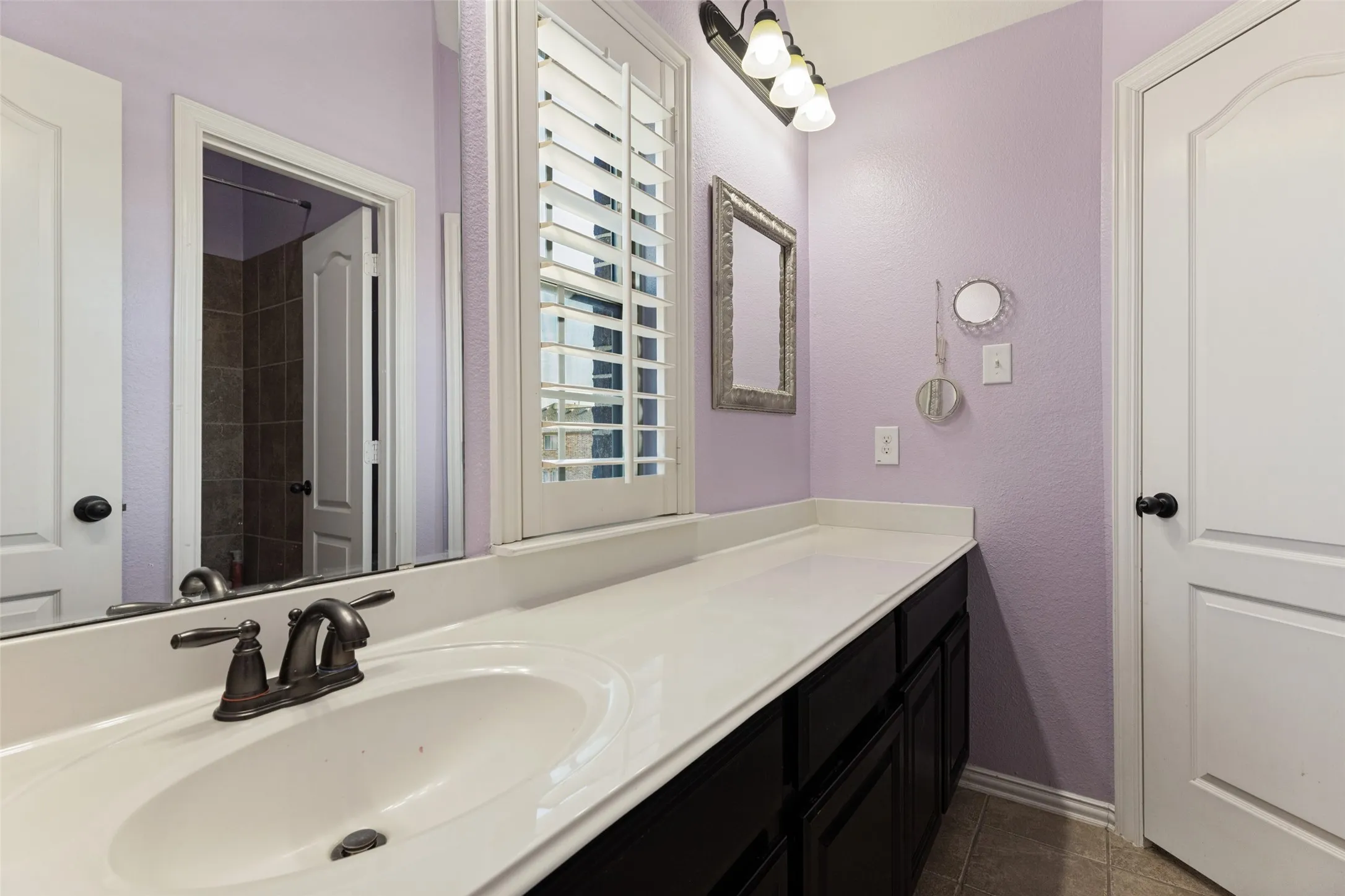 Jack and jill bathroom