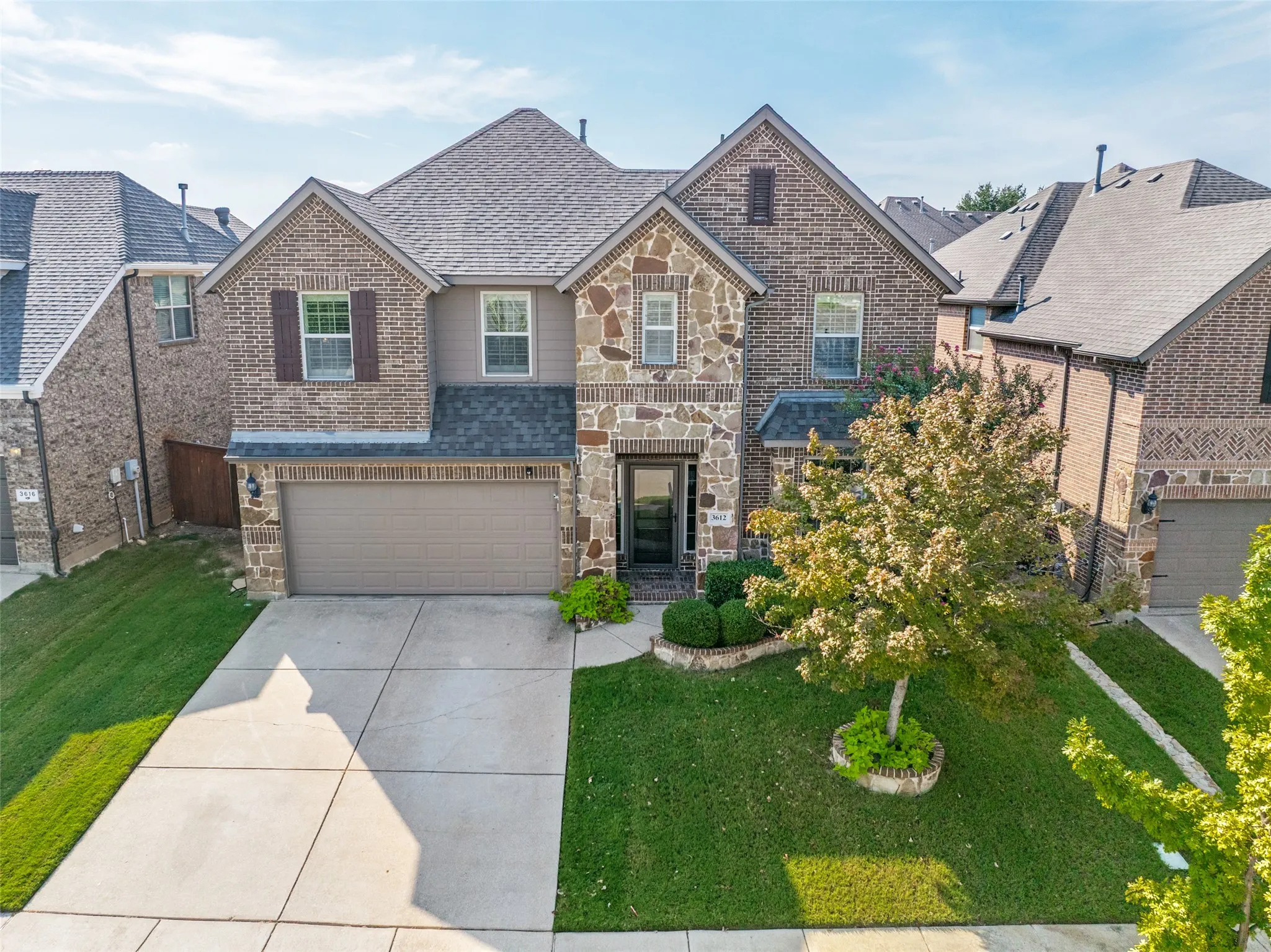 Single Family Residence For Sale in Tarrant County , 3612 Saratoga Downs Way, Fort Worth, Texas 76244, 4 Bedroom, 4 Bathroom, 2 Garage spaces, 2,958 Sqft, built in 2011, mls#21386072, Real Estate Agent in Fort Worth, Homes For Sale in Tarrant county, Homes For Sale in Fort Worth, Realtor in Fort Worth Texas, Real Estate Brokerage Independent Realty Texas, Luminita Cordes Realtor