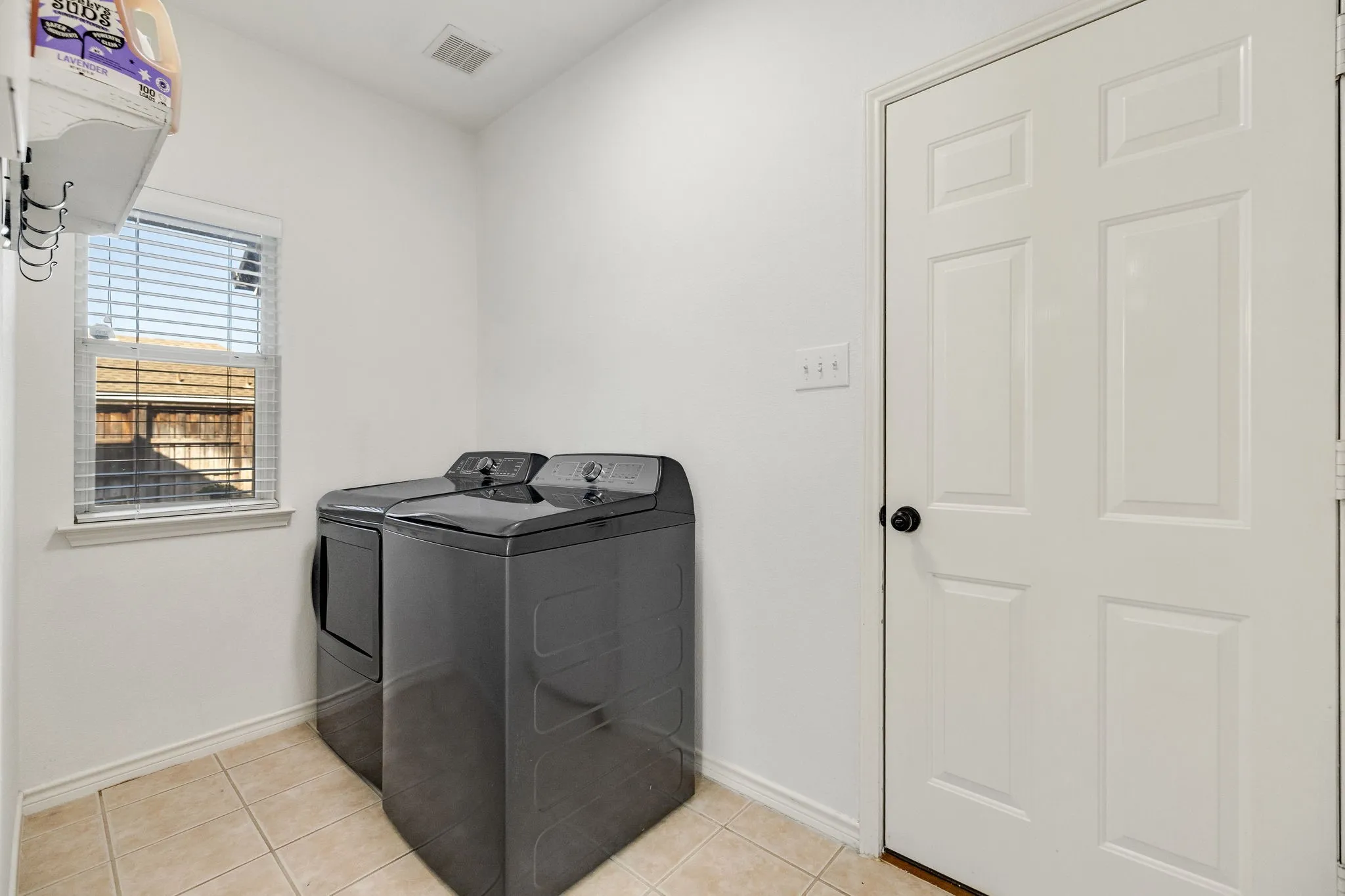 Single Family Residence For Sale in Collin County , 1625 Warm Springs Drive, Allen, Texas 75002, 4 Bedroom, 3 Bathroom, 2 Garage spaces, 2,660 Sqft, built in 2004, mls#21390011, Real Estate Agent in Allen, Homes For Sale in Collin county, Homes For Sale in Allen, Realtor in Allen Texas, Real Estate Brokerage Independent Realty Texas, Luminita Cordes Realtor
