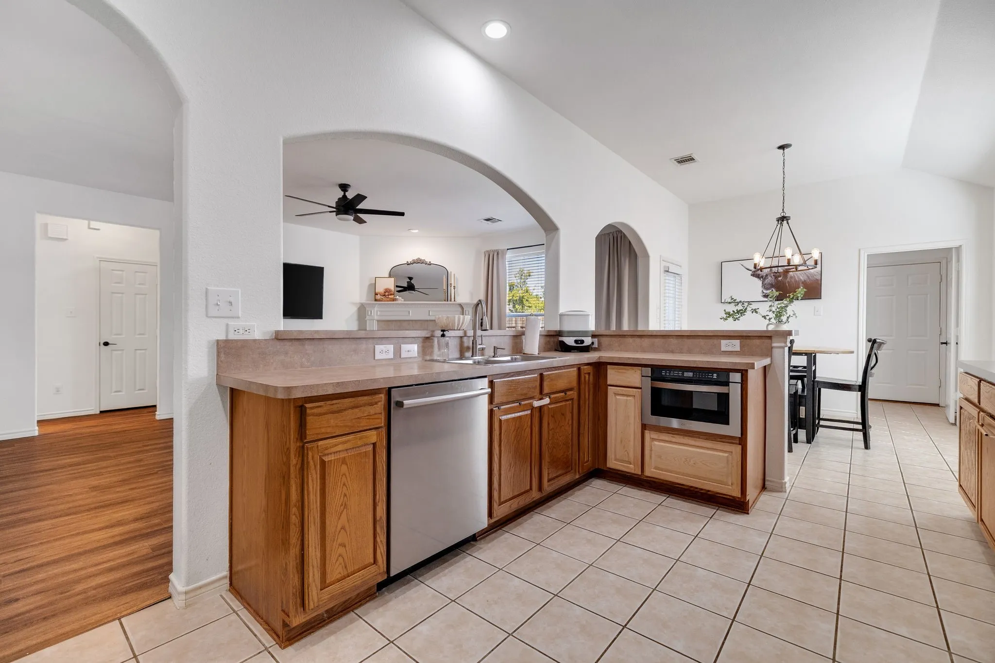 Single Family Residence For Sale in Collin County , 1625 Warm Springs Drive, Allen, Texas 75002, 4 Bedroom, 3 Bathroom, 2 Garage spaces, 2,660 Sqft, built in 2004, mls#21390011, Real Estate Agent in Allen, Homes For Sale in Collin county, Homes For Sale in Allen, Realtor in Allen Texas, Real Estate Brokerage Independent Realty Texas, Luminita Cordes Realtor