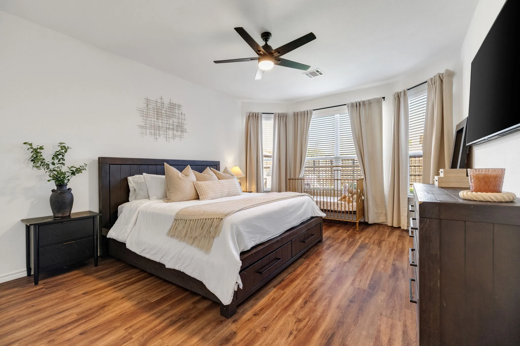 Single Family Residence For Sale in Collin County , 1625 Warm Springs Drive, Allen, Texas 75002, 4 Bedroom, 3 Bathroom, 2 Garage spaces, 2,660 Sqft, built in 2004, mls#21390011, Real Estate Agent in Allen, Homes For Sale in Collin county, Homes For Sale in Allen, Realtor in Allen Texas, Real Estate Brokerage Independent Realty Texas, Luminita Cordes Realtor