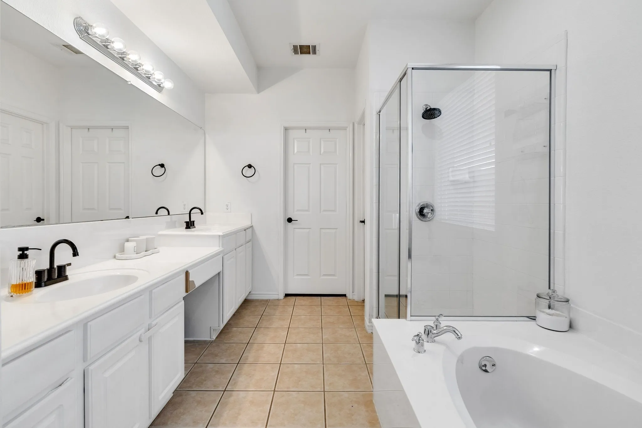 Single Family Residence For Sale in Collin County , 1625 Warm Springs Drive, Allen, Texas 75002, 4 Bedroom, 3 Bathroom, 2 Garage spaces, 2,660 Sqft, built in 2004, mls#21390011, Real Estate Agent in Allen, Homes For Sale in Collin county, Homes For Sale in Allen, Realtor in Allen Texas, Real Estate Brokerage Independent Realty Texas, Luminita Cordes Realtor