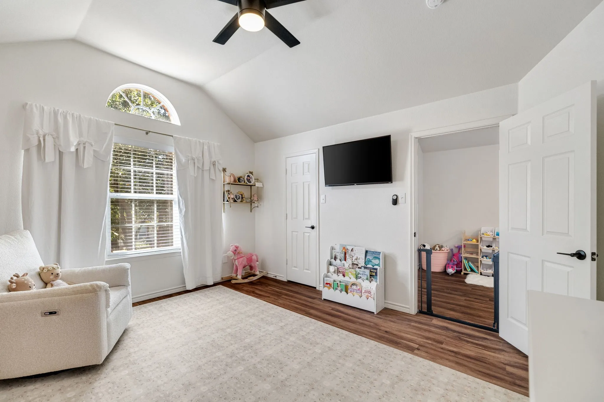 Single Family Residence For Sale in Collin County , 1625 Warm Springs Drive, Allen, Texas 75002, 4 Bedroom, 3 Bathroom, 2 Garage spaces, 2,660 Sqft, built in 2004, mls#21390011, Real Estate Agent in Allen, Homes For Sale in Collin county, Homes For Sale in Allen, Realtor in Allen Texas, Real Estate Brokerage Independent Realty Texas, Luminita Cordes Realtor