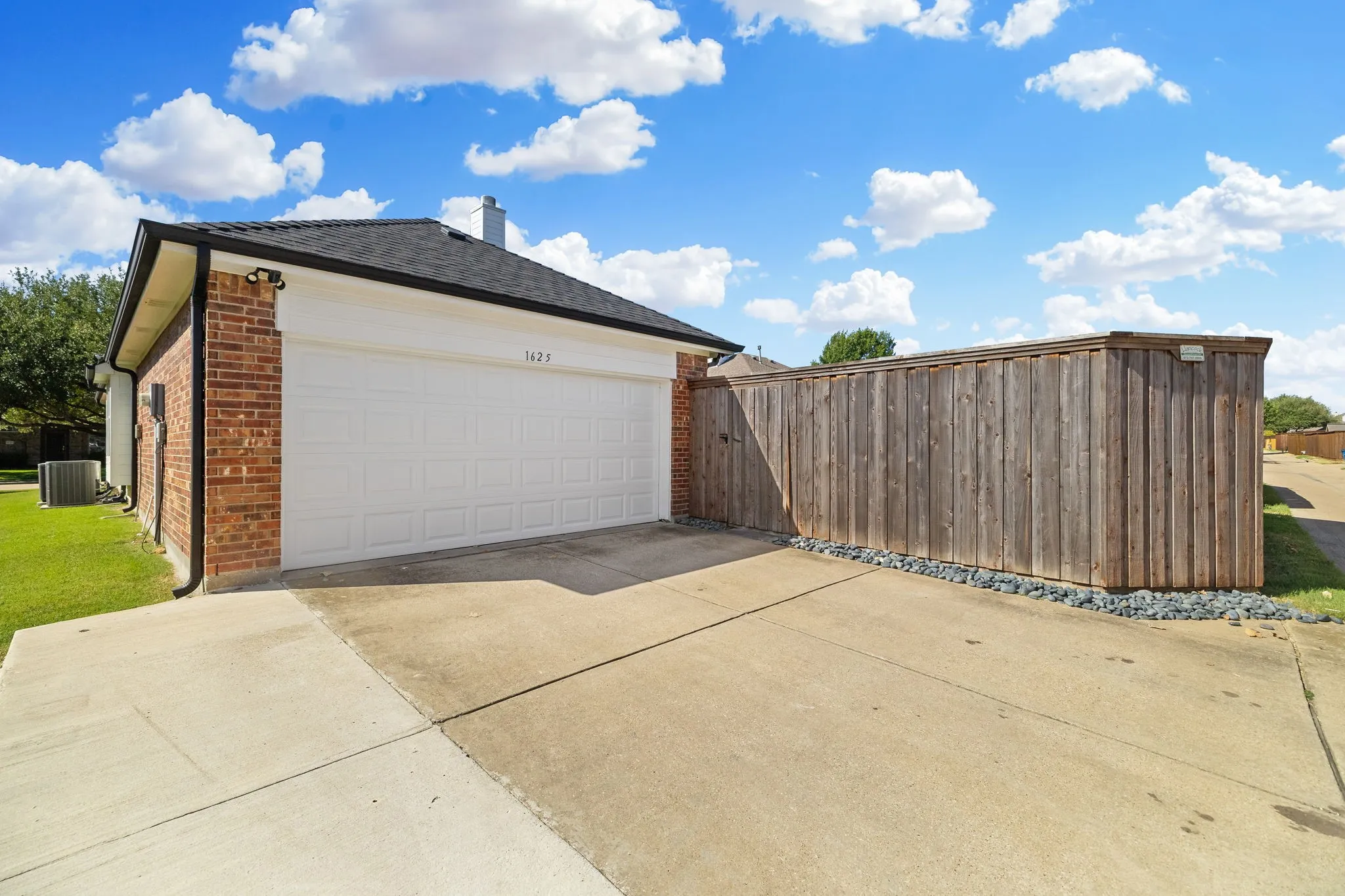 Single Family Residence For Sale in Collin County , 1625 Warm Springs Drive, Allen, Texas 75002, 4 Bedroom, 3 Bathroom, 2 Garage spaces, 2,660 Sqft, built in 2004, mls#21390011, Real Estate Agent in Allen, Homes For Sale in Collin county, Homes For Sale in Allen, Realtor in Allen Texas, Real Estate Brokerage Independent Realty Texas, Luminita Cordes Realtor