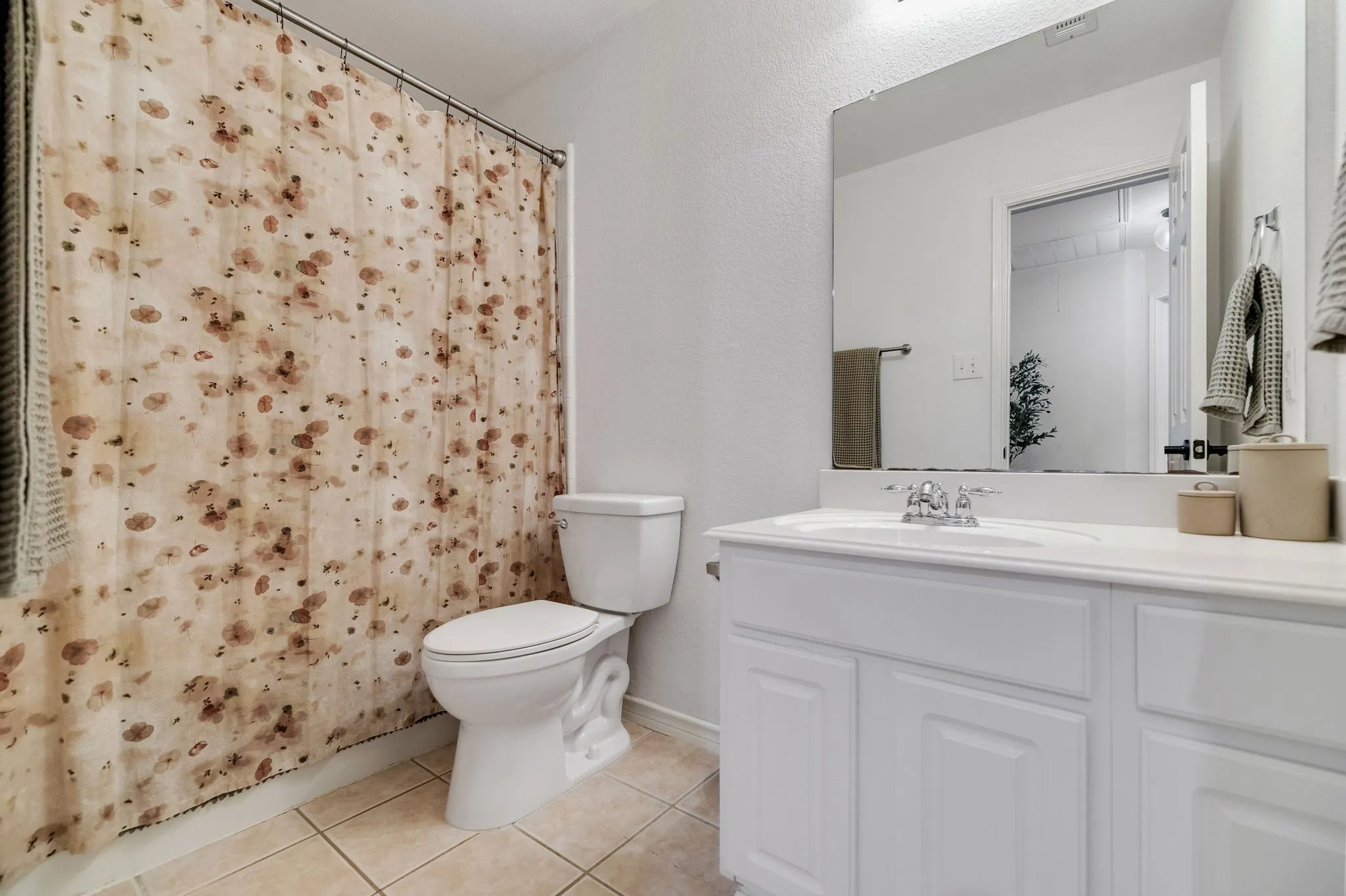 Single Family Residence For Sale in Collin County , 1625 Warm Springs Drive, Allen, Texas 75002, 4 Bedroom, 3 Bathroom, 2 Garage spaces, 2,660 Sqft, built in 2004, mls#21390011, Real Estate Agent in Allen, Homes For Sale in Collin county, Homes For Sale in Allen, Realtor in Allen Texas, Real Estate Brokerage Independent Realty Texas, Luminita Cordes Realtor