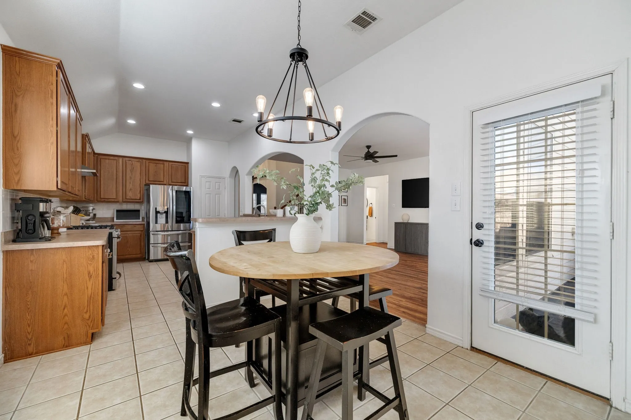 Single Family Residence For Sale in Collin County , 1625 Warm Springs Drive, Allen, Texas 75002, 4 Bedroom, 3 Bathroom, 2 Garage spaces, 2,660 Sqft, built in 2004, mls#21390011, Real Estate Agent in Allen, Homes For Sale in Collin county, Homes For Sale in Allen, Realtor in Allen Texas, Real Estate Brokerage Independent Realty Texas, Luminita Cordes Realtor