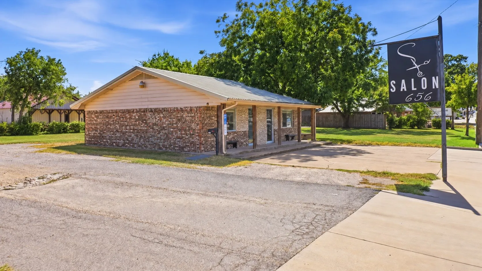 Retail For Sale in Erath County , 656 E Washington, Stephenville, Texas 76401, 0, 0, Garage spaces, 0 Sqft, built in 1970, mls#21388542, Real Estate Agent in Stephenville, Homes For Sale in Erath county, Homes For Sale in Stephenville, Realtor in Stephenville Texas, Real Estate Brokerage Independent Realty Texas, Luminita Cordes Realtor