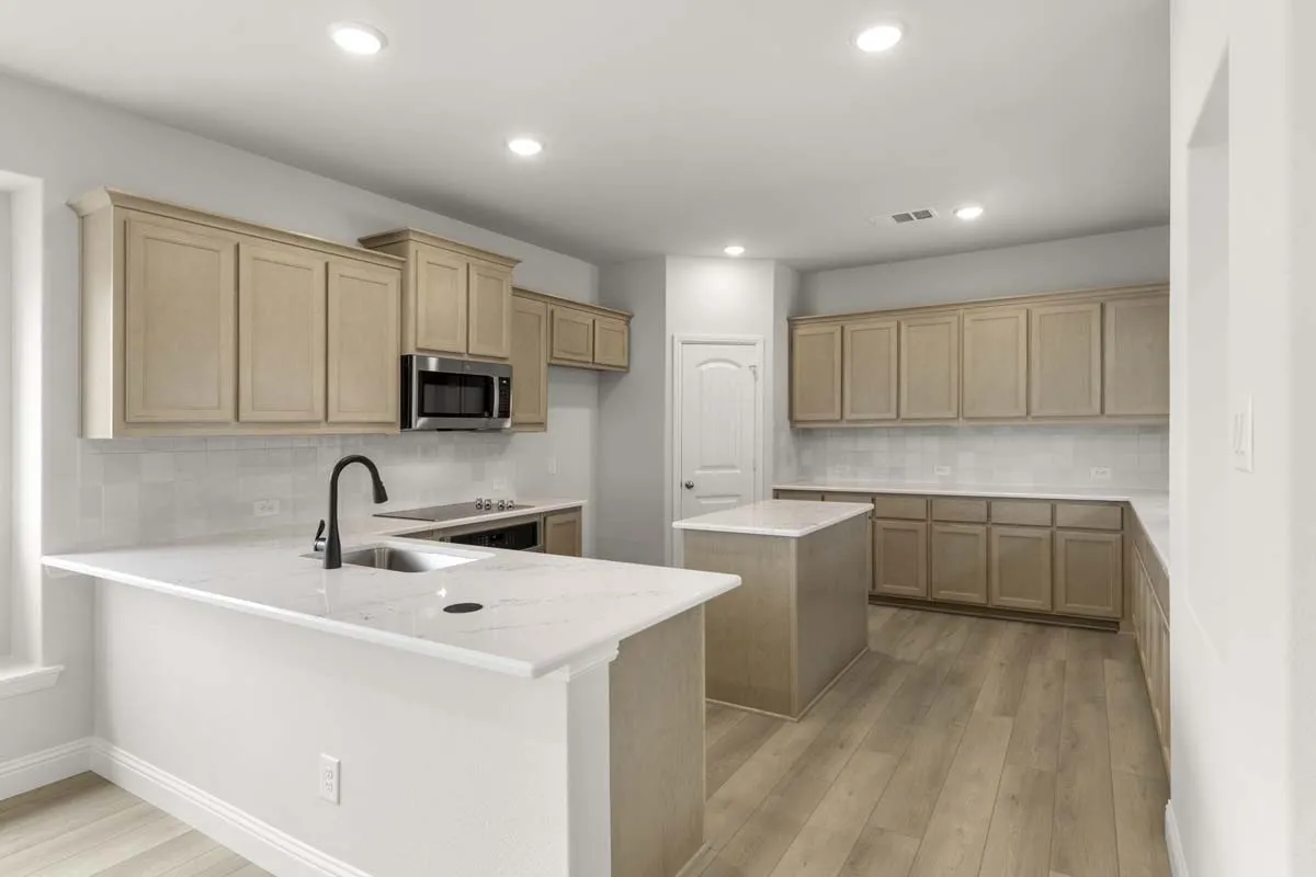 07-1640-edgeway-aubrey-modern-kitchen-with-island
