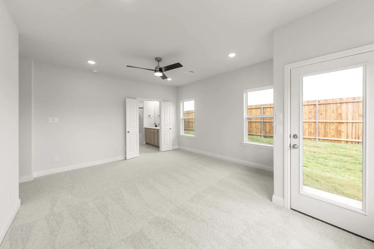 14-1640-edgeway-aubrey-owners-suite-backyard-access