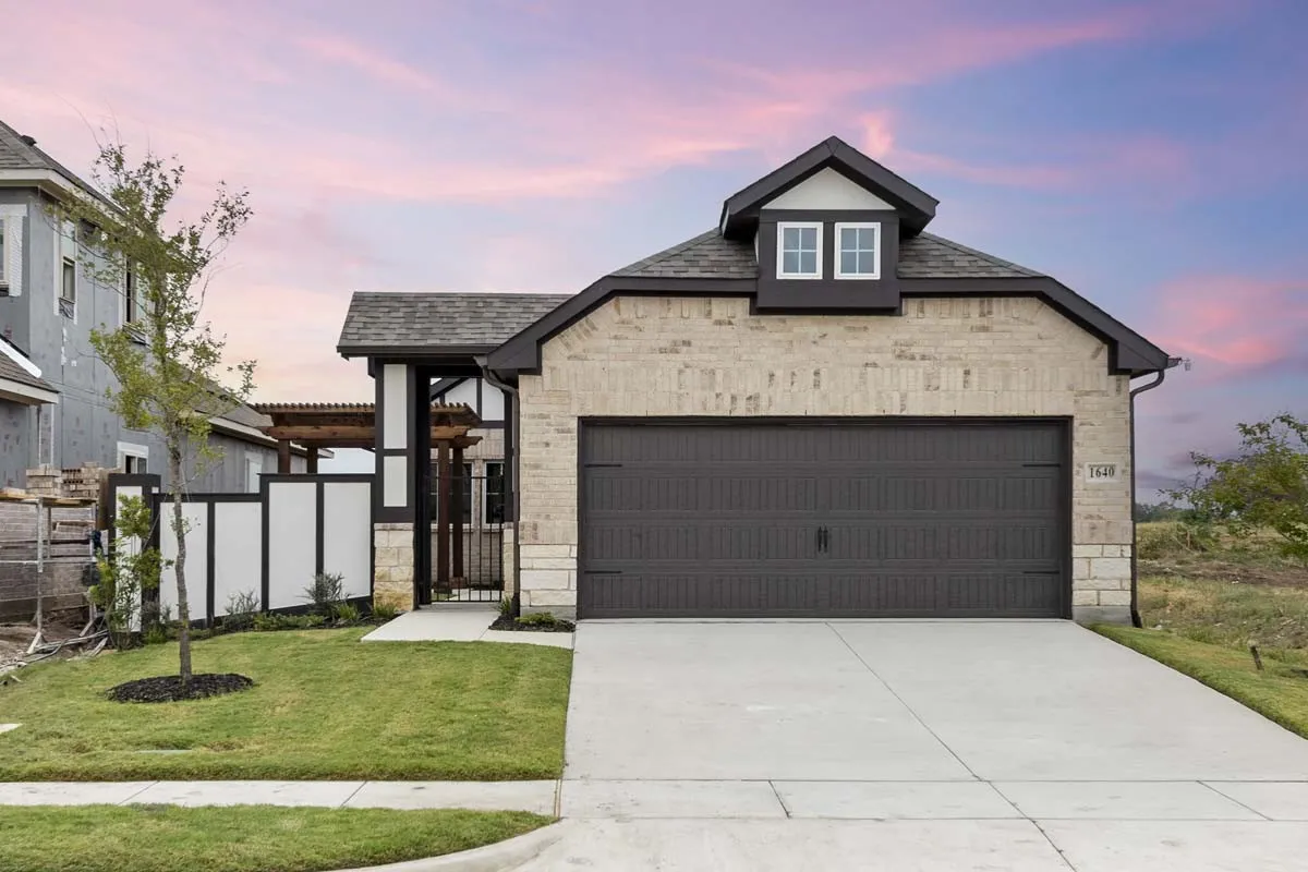 01-1640-edgeway-aubrey-front-exterior-inventory-home