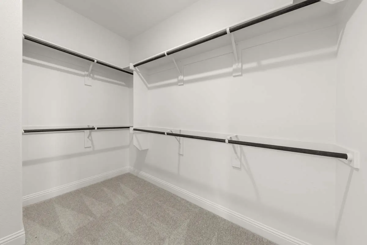18-1640-edgeway-aubrey-primary-walk-in-closet