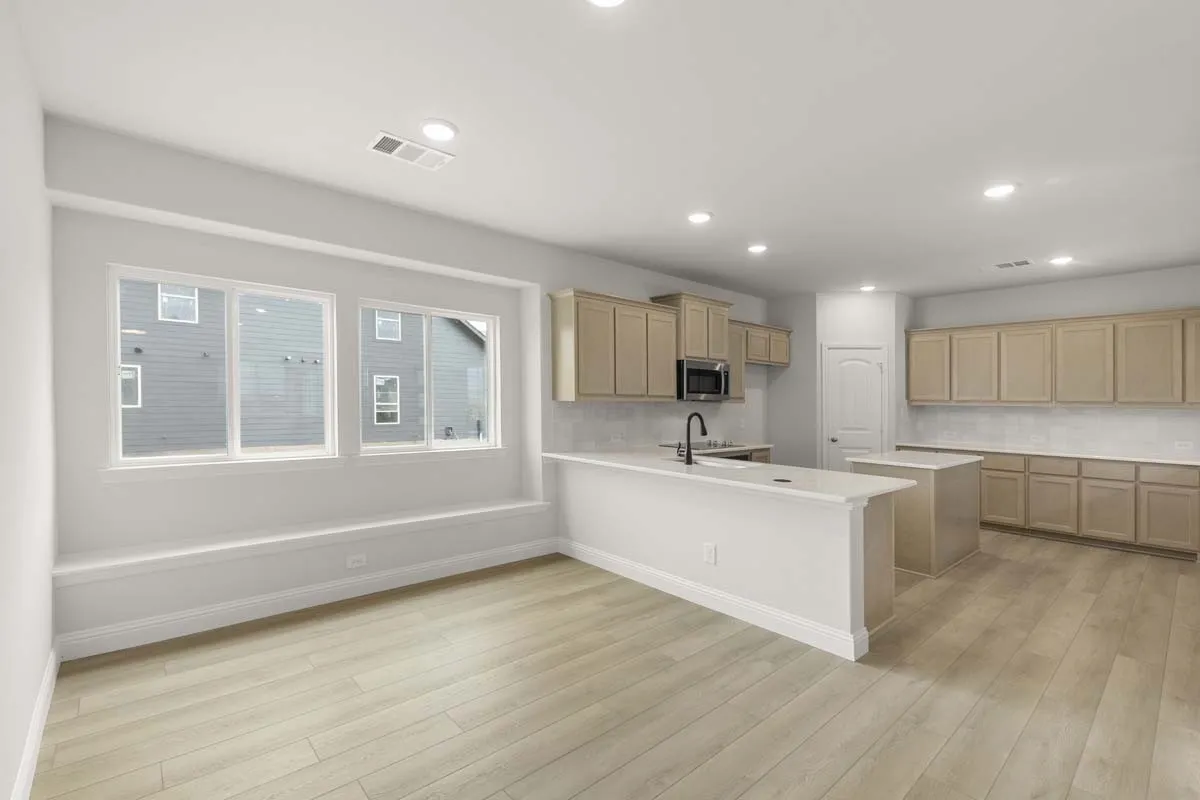11-1640-edgeway-aubrey-breakfast-area-and-kitchen