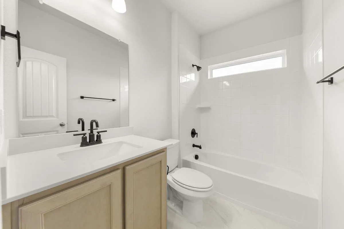 21-1640-edgeway-aubrey-full-secondary-bathroom