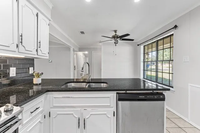 Single Family Residence For Rent in Hopkins County , 221 Azalea Drive, Sulphur Springs, Texas 75482, 3 Bedroom, 2 Bathroom, 2 Garage spaces, 1,731 Sqft, built in 1977, mls#21390647, Real Estate Agent in Sulphur Springs, Homes For Rent in Hopkins county, Homes For Rent in Sulphur Springs, Realtor in Sulphur Springs Texas, Real Estate Brokerage Independent Realty Texas, Luminita Cordes Realtor