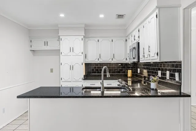 Single Family Residence For Rent in Hopkins County , 221 Azalea Drive, Sulphur Springs, Texas 75482, 3 Bedroom, 2 Bathroom, 2 Garage spaces, 1,731 Sqft, built in 1977, mls#21390647, Real Estate Agent in Sulphur Springs, Homes For Rent in Hopkins county, Homes For Rent in Sulphur Springs, Realtor in Sulphur Springs Texas, Real Estate Brokerage Independent Realty Texas, Luminita Cordes Realtor